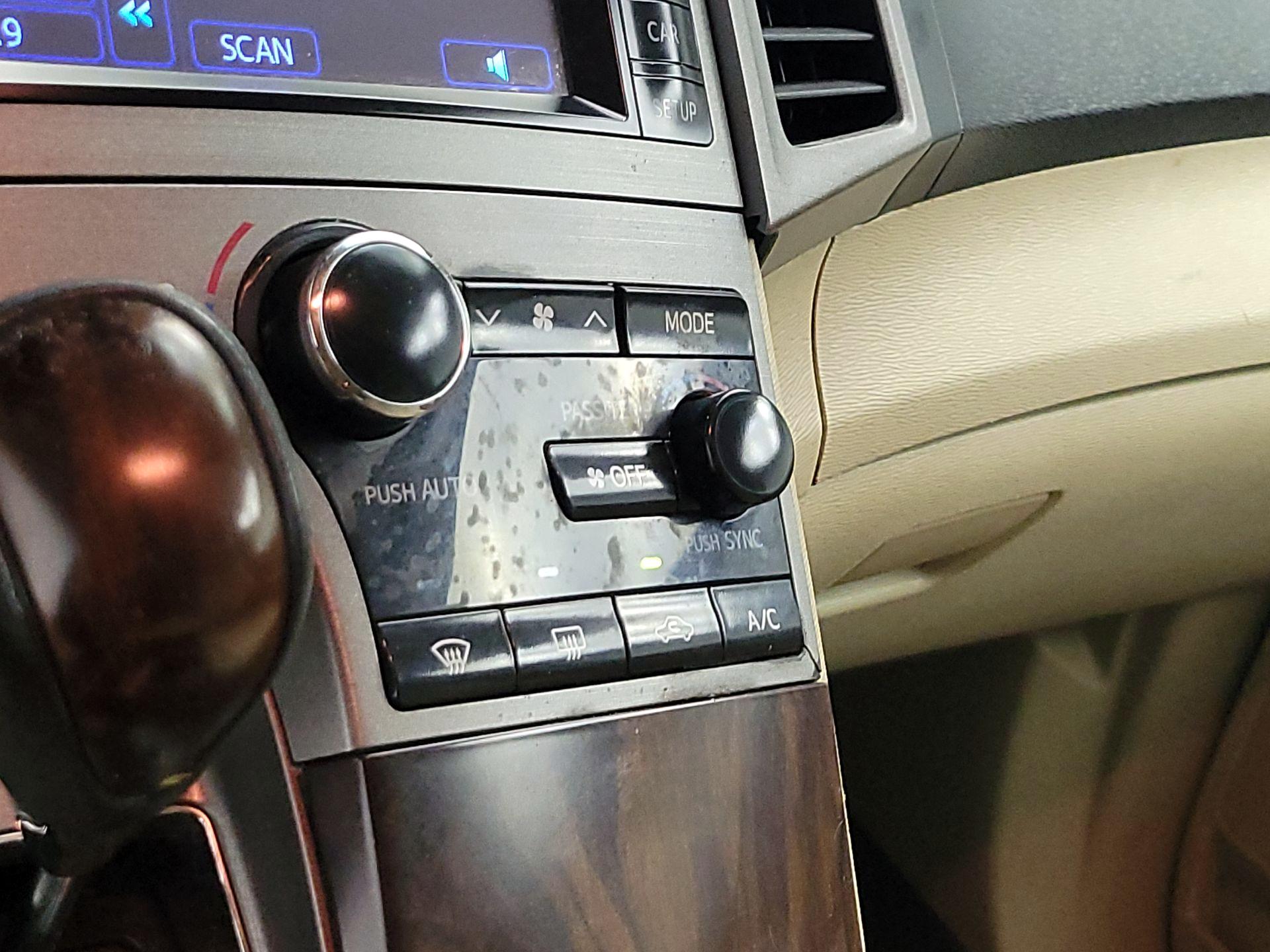 Thumbnail: 2014 Toyota Venza - 16