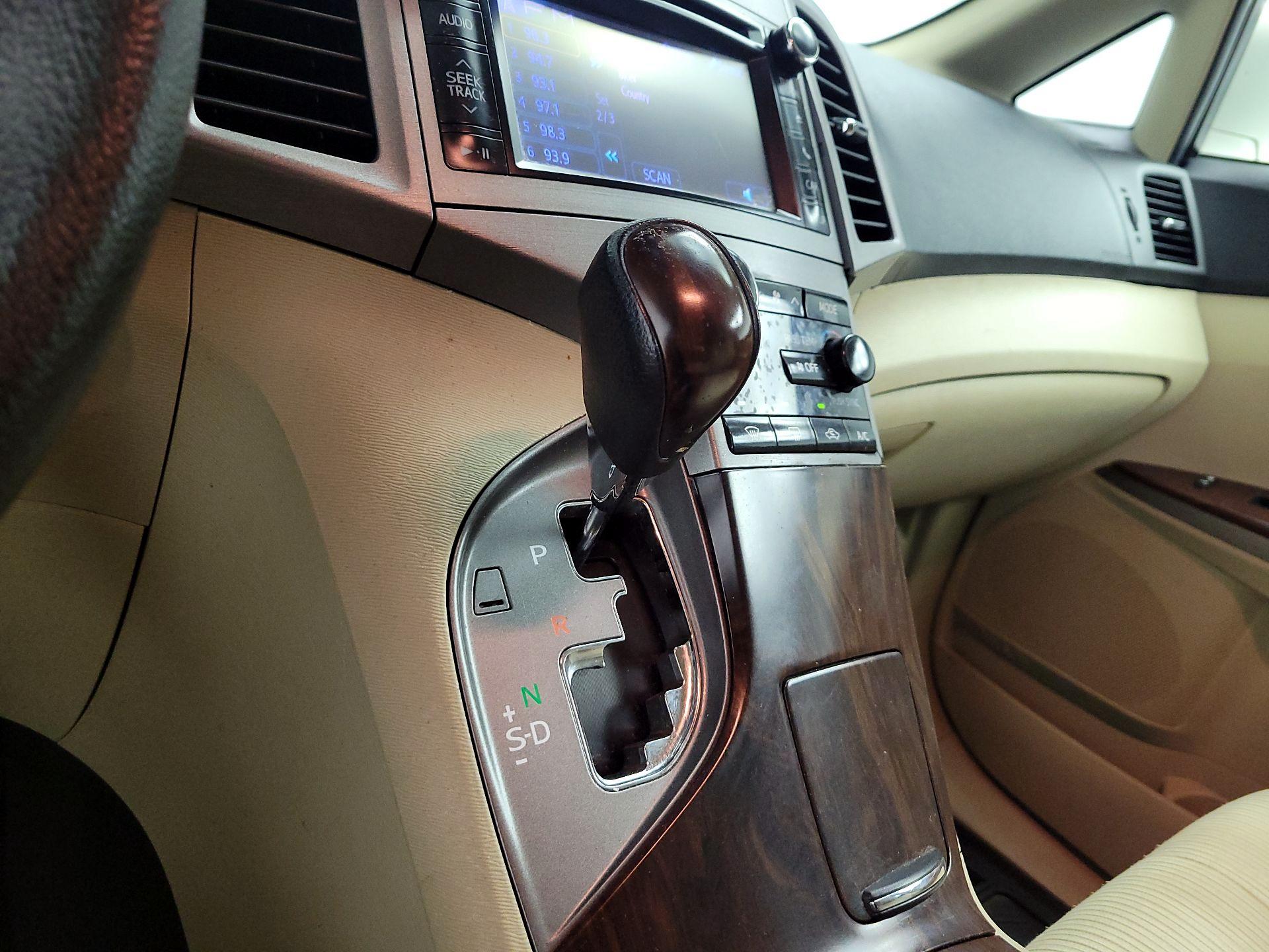 Thumbnail: 2014 Toyota Venza - 17