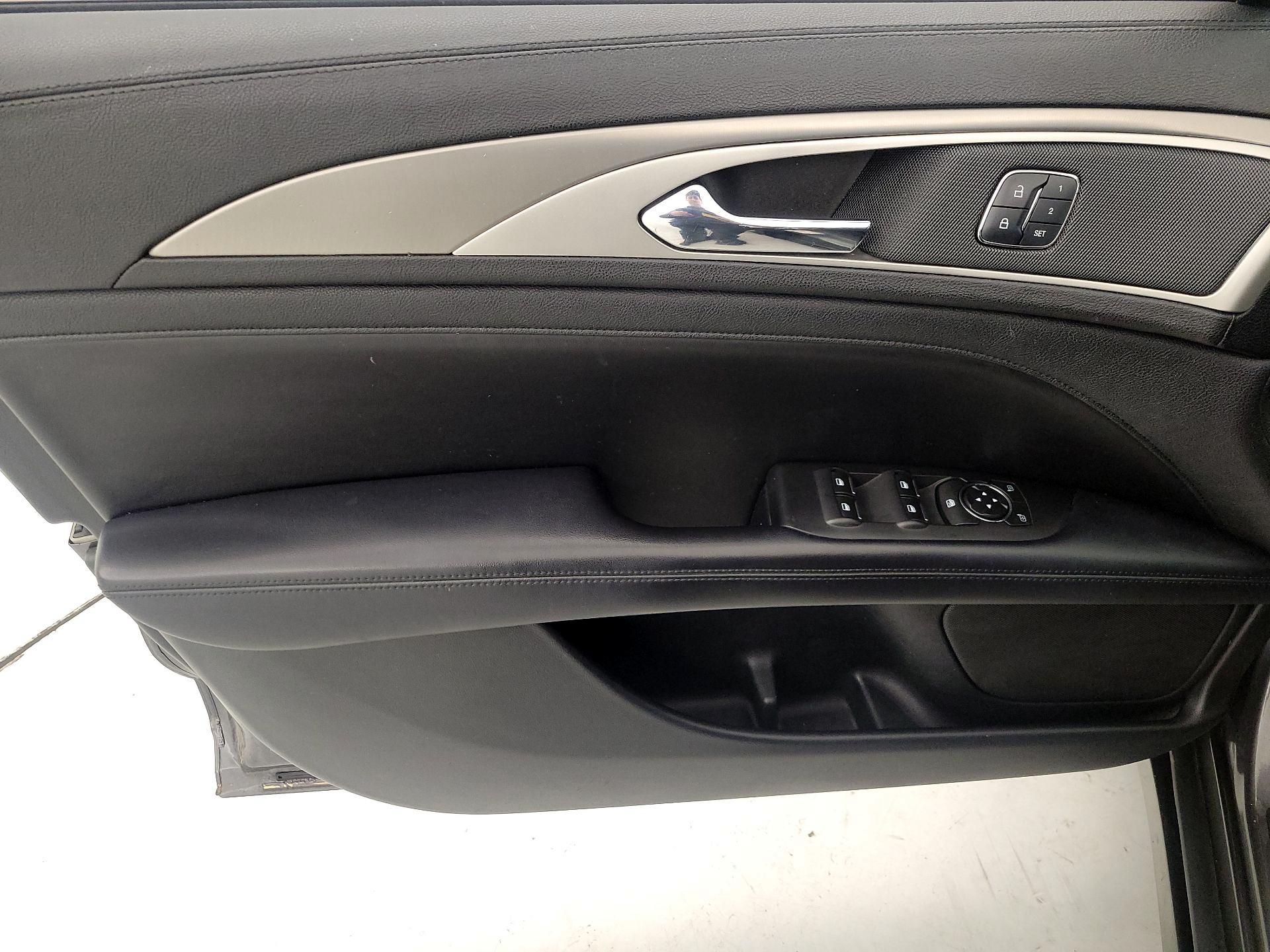 Thumbnail: 2017 Lincoln MKZ - 12