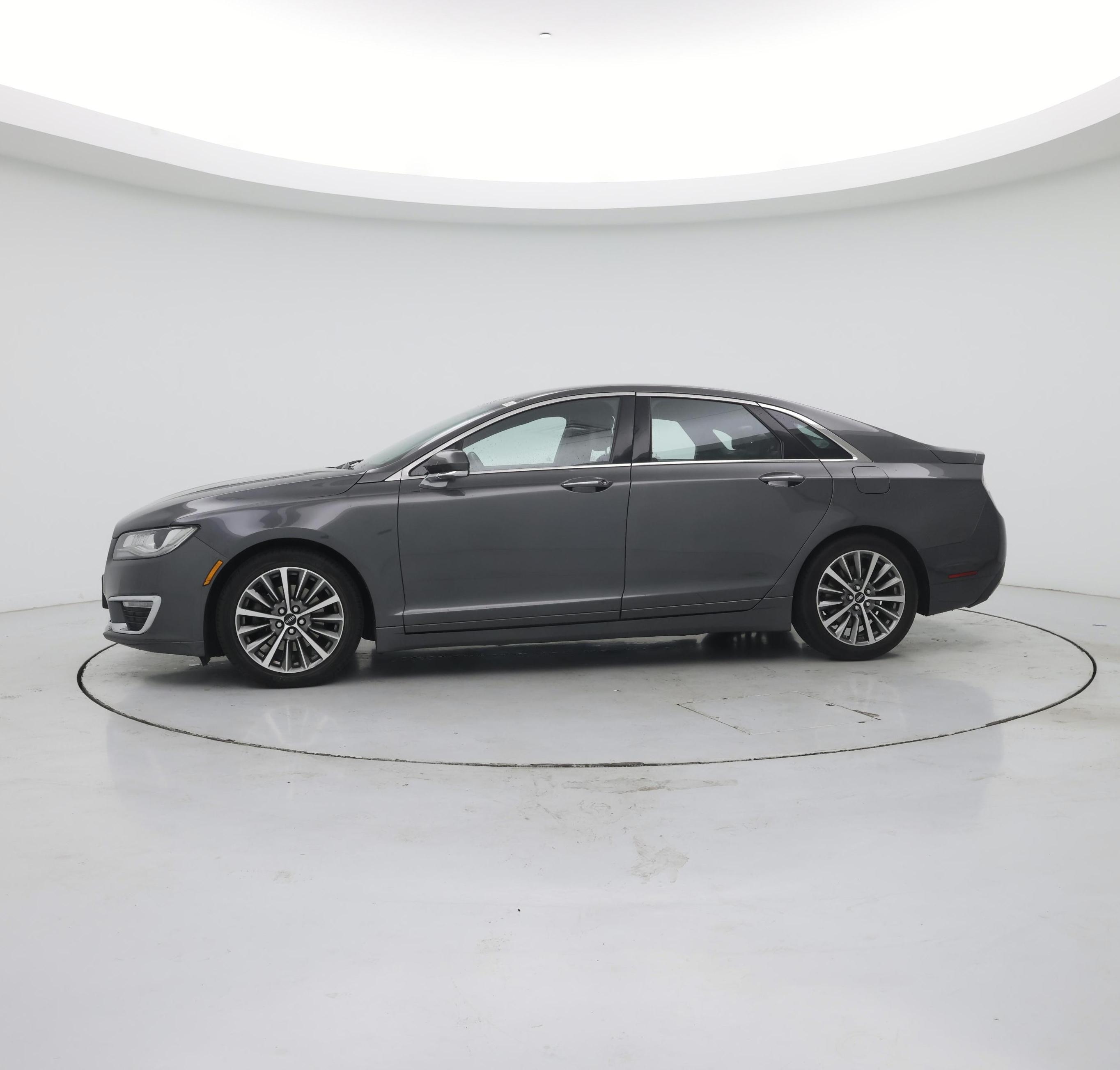 Thumbnail: 2017 Lincoln MKZ - 3