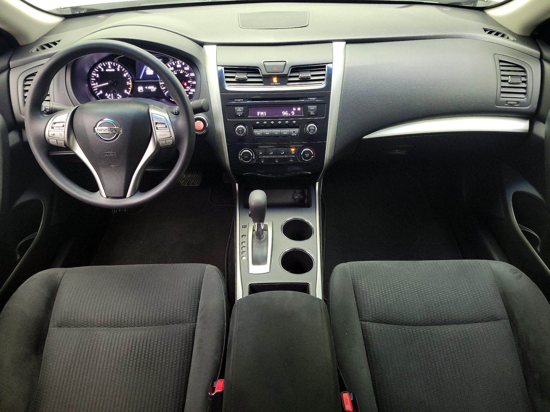 Thumbnail: 2015 Nissan Altima - 9