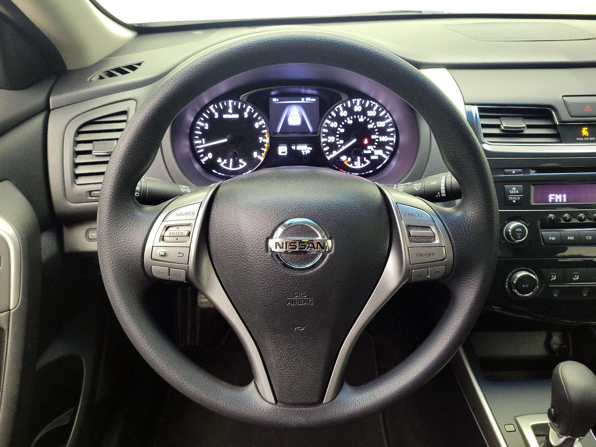 Thumbnail: 2015 Nissan Altima - 10