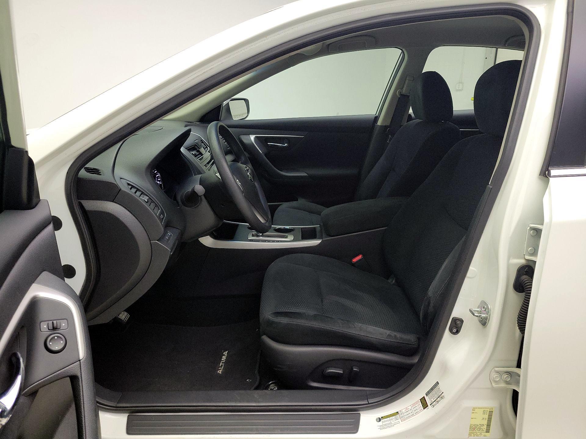 Thumbnail: 2015 Nissan Altima - 11