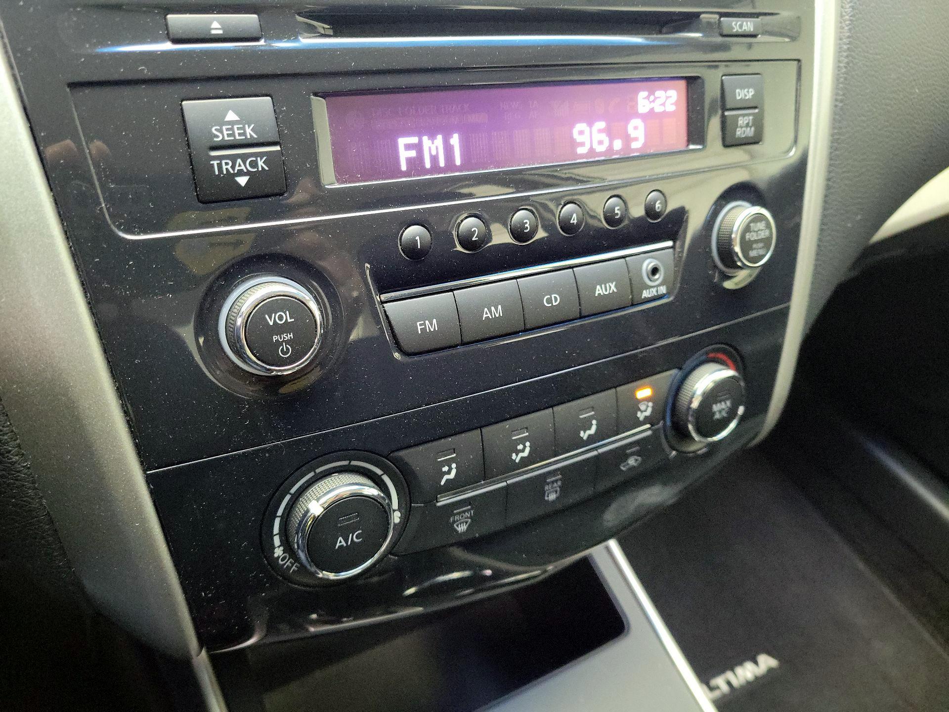 Thumbnail: 2015 Nissan Altima - 14