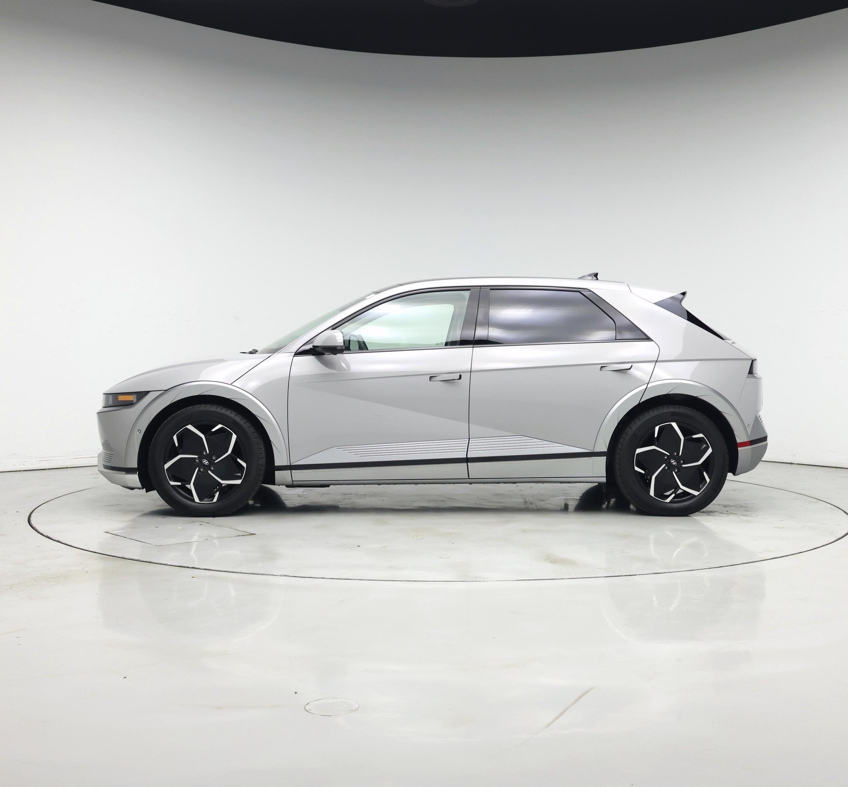 Thumbnail: 2023 Hyundai Ioniq 5 - 3