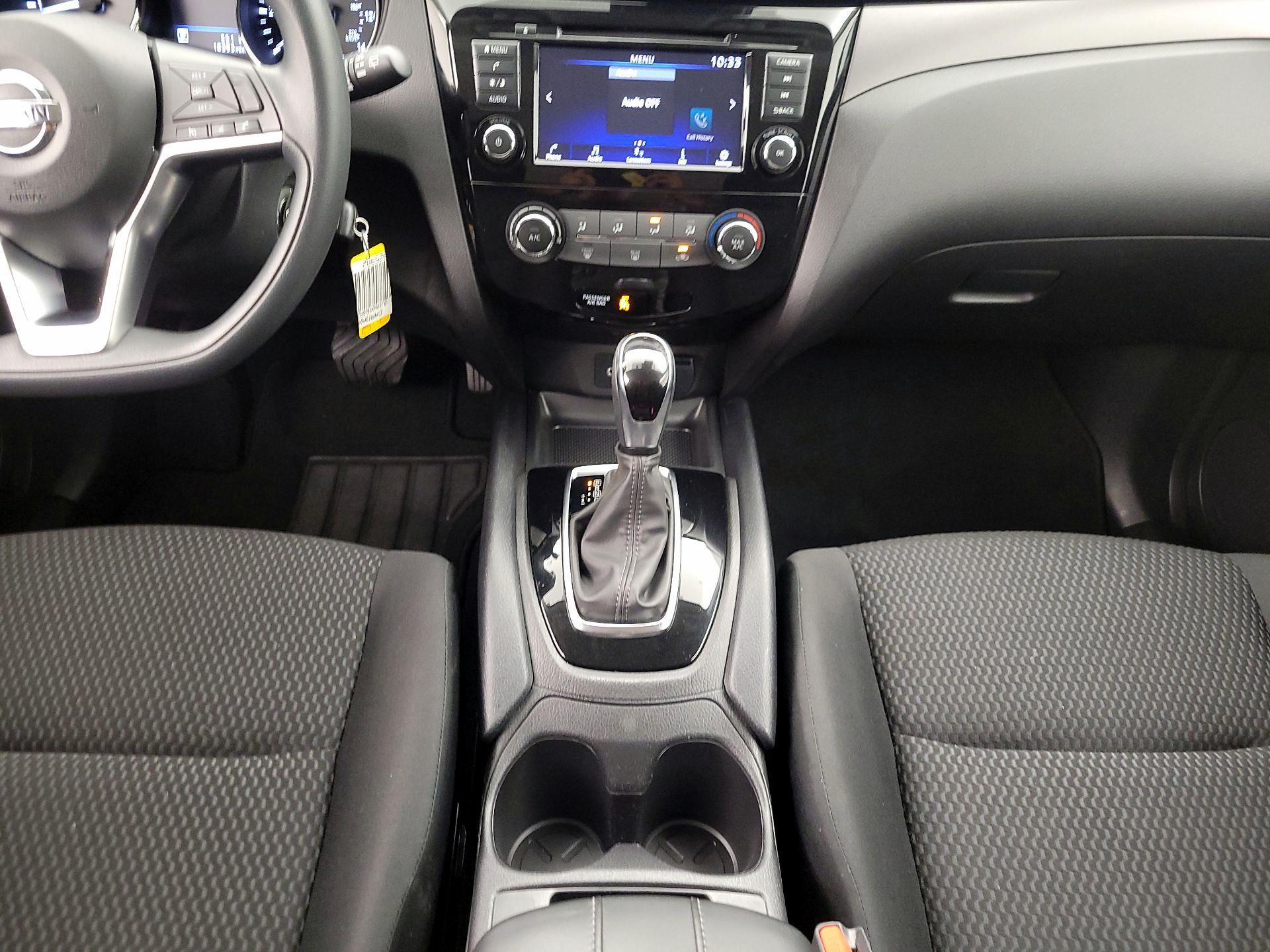 Thumbnail: 2022 Nissan Rogue Sport - 17