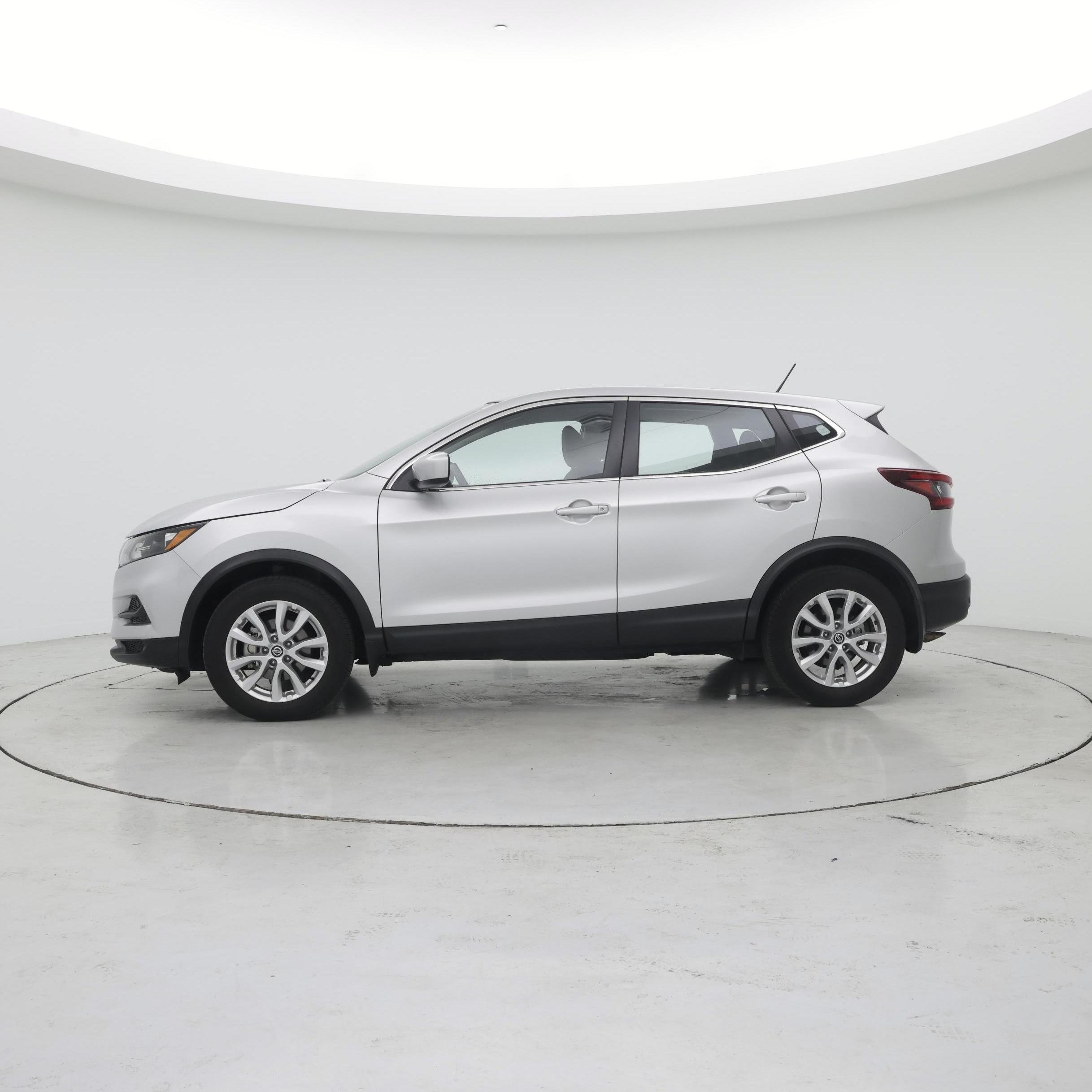 Thumbnail: 2022 Nissan Rogue Sport - 3