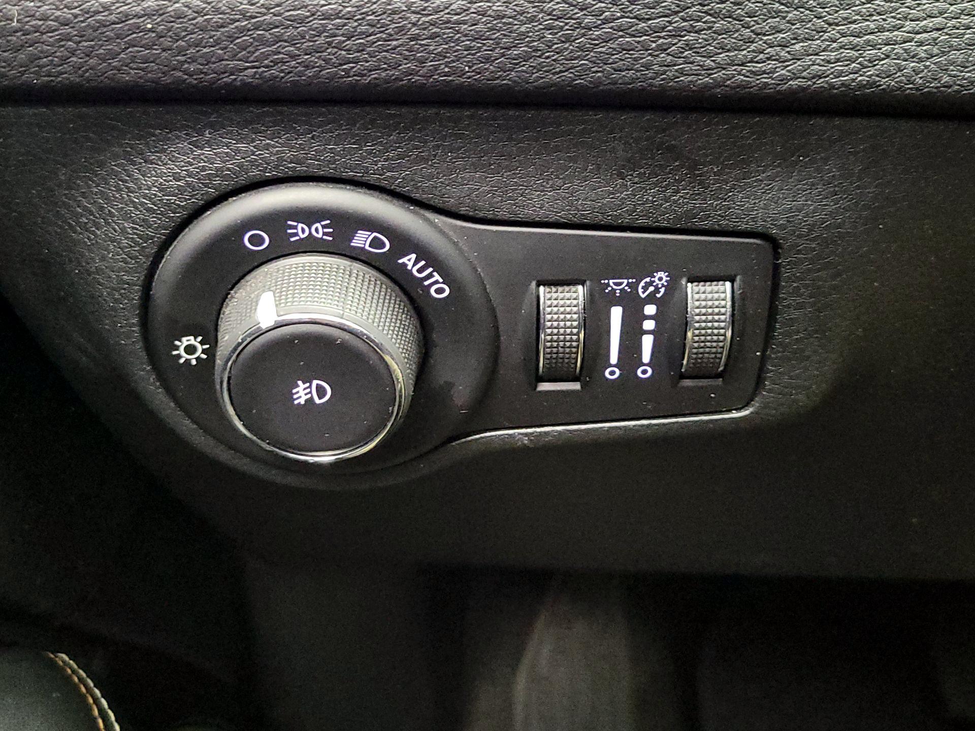 Thumbnail: 2018 Jeep Compass - 13