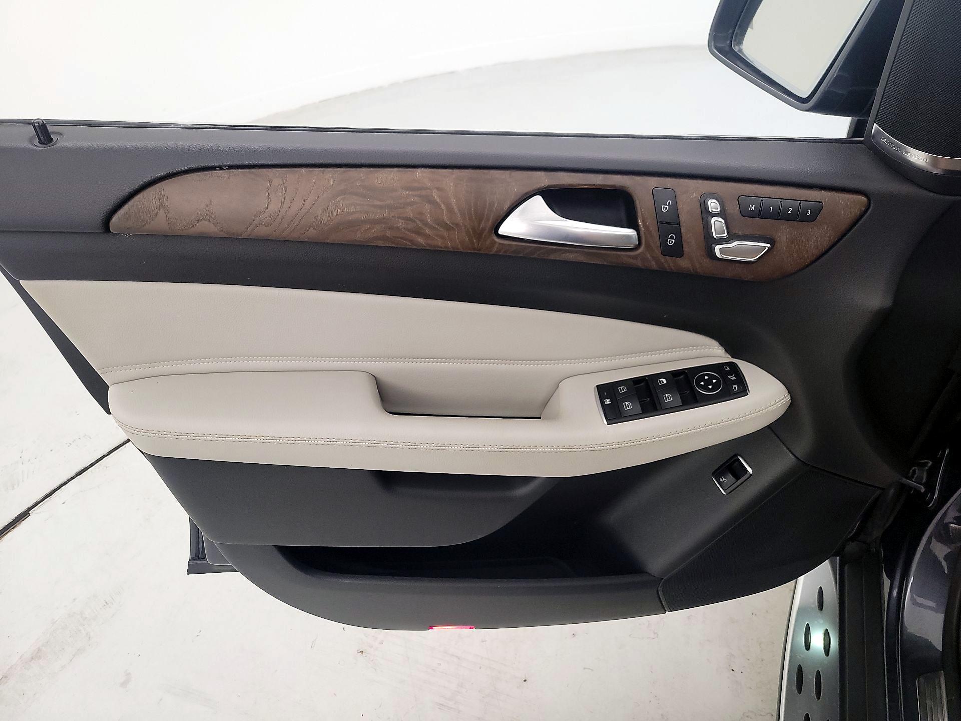 Thumbnail: 2016 Mercedes-Benz GLE - 12