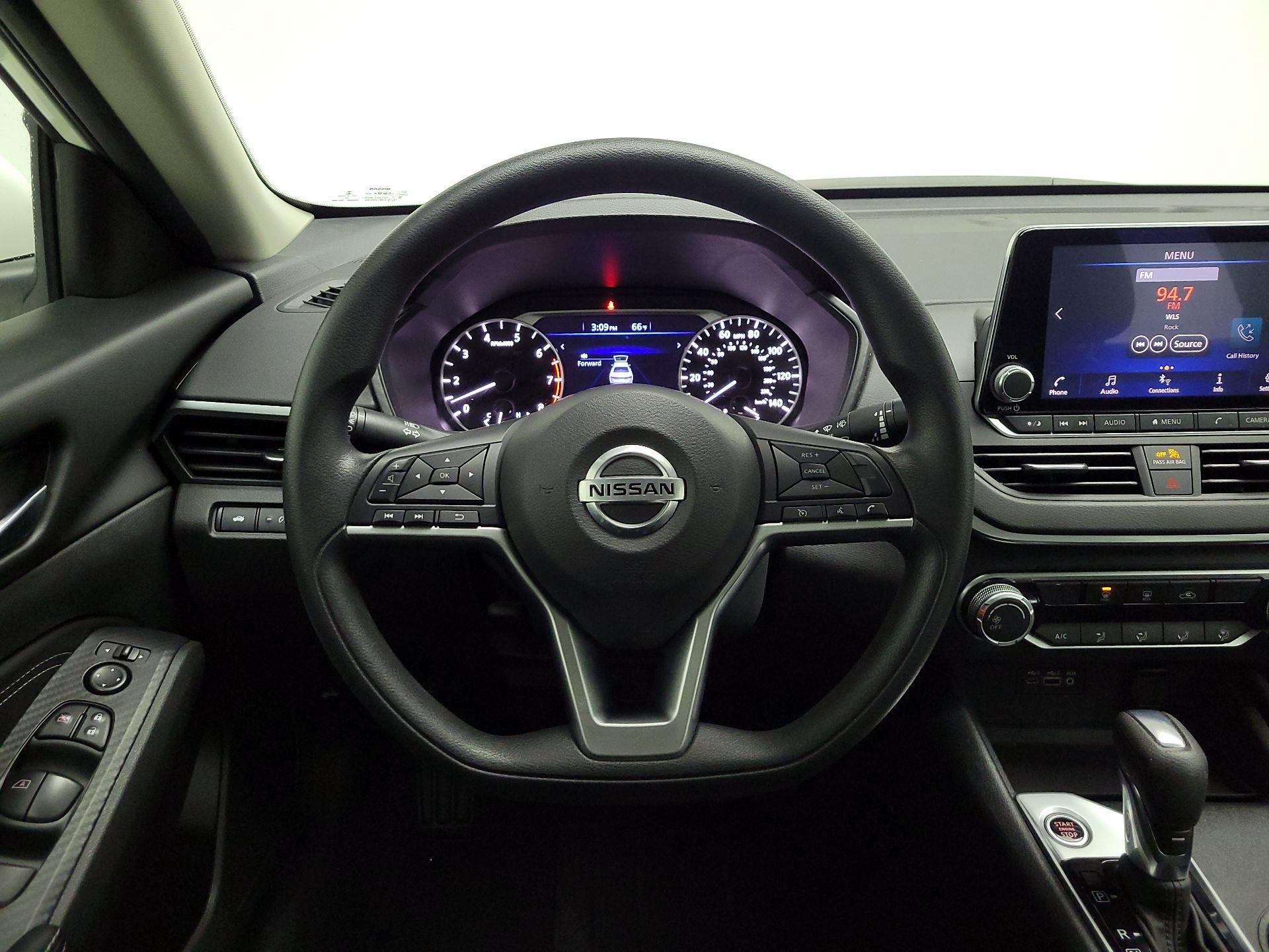 Thumbnail: 2020 Nissan Altima - 10