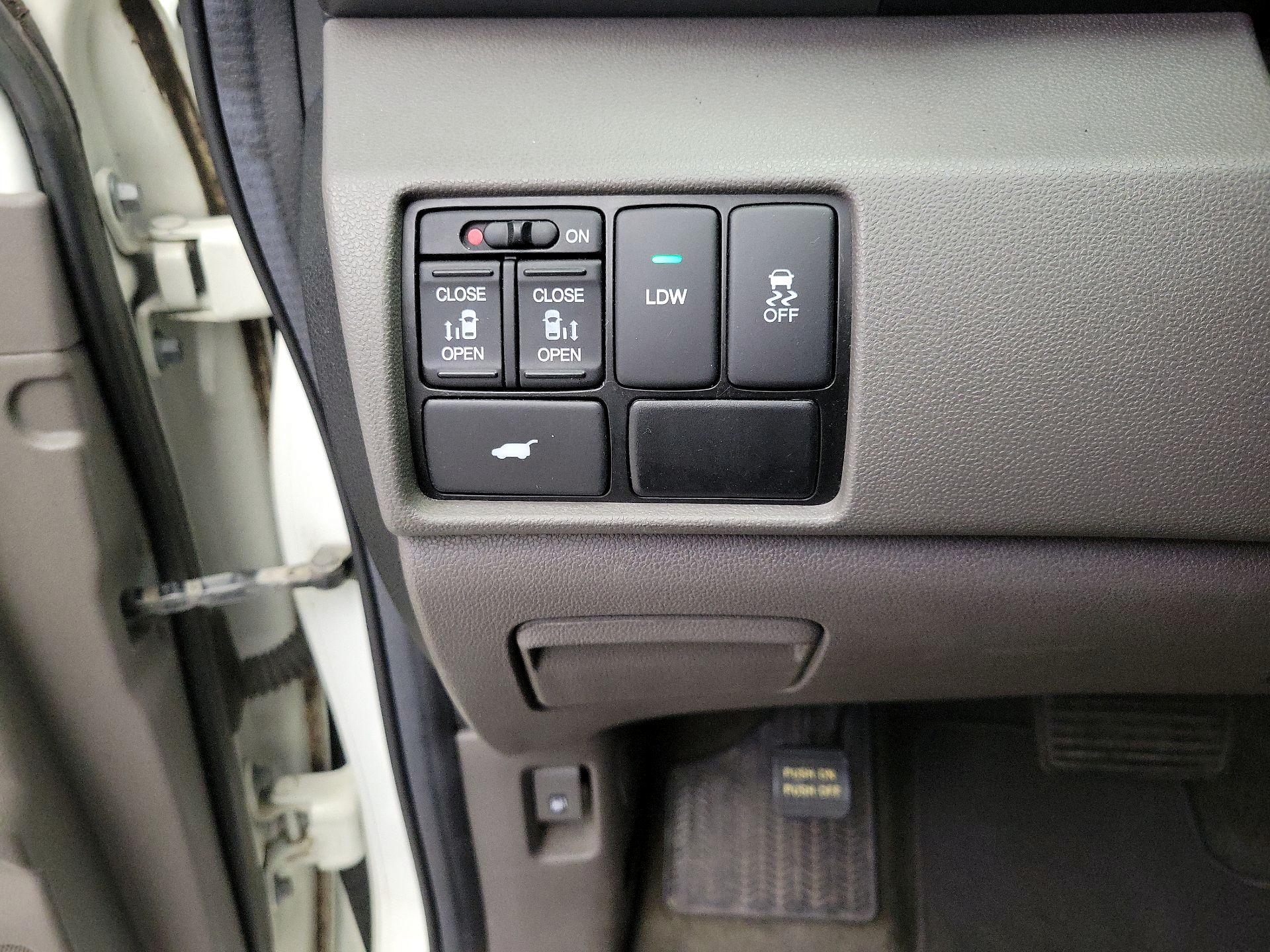 Thumbnail: 2014 Honda Odyssey - 13