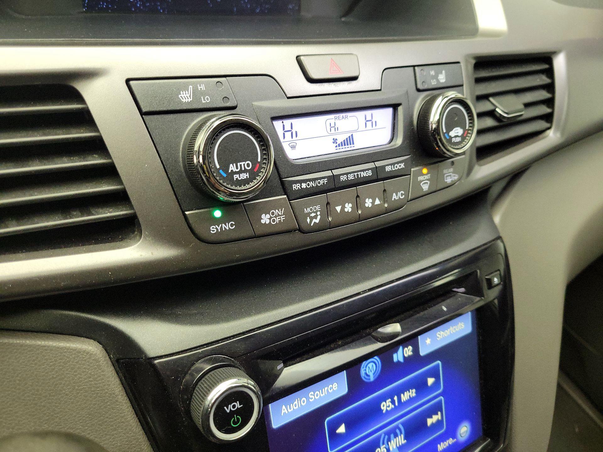 Thumbnail: 2014 Honda Odyssey - 16