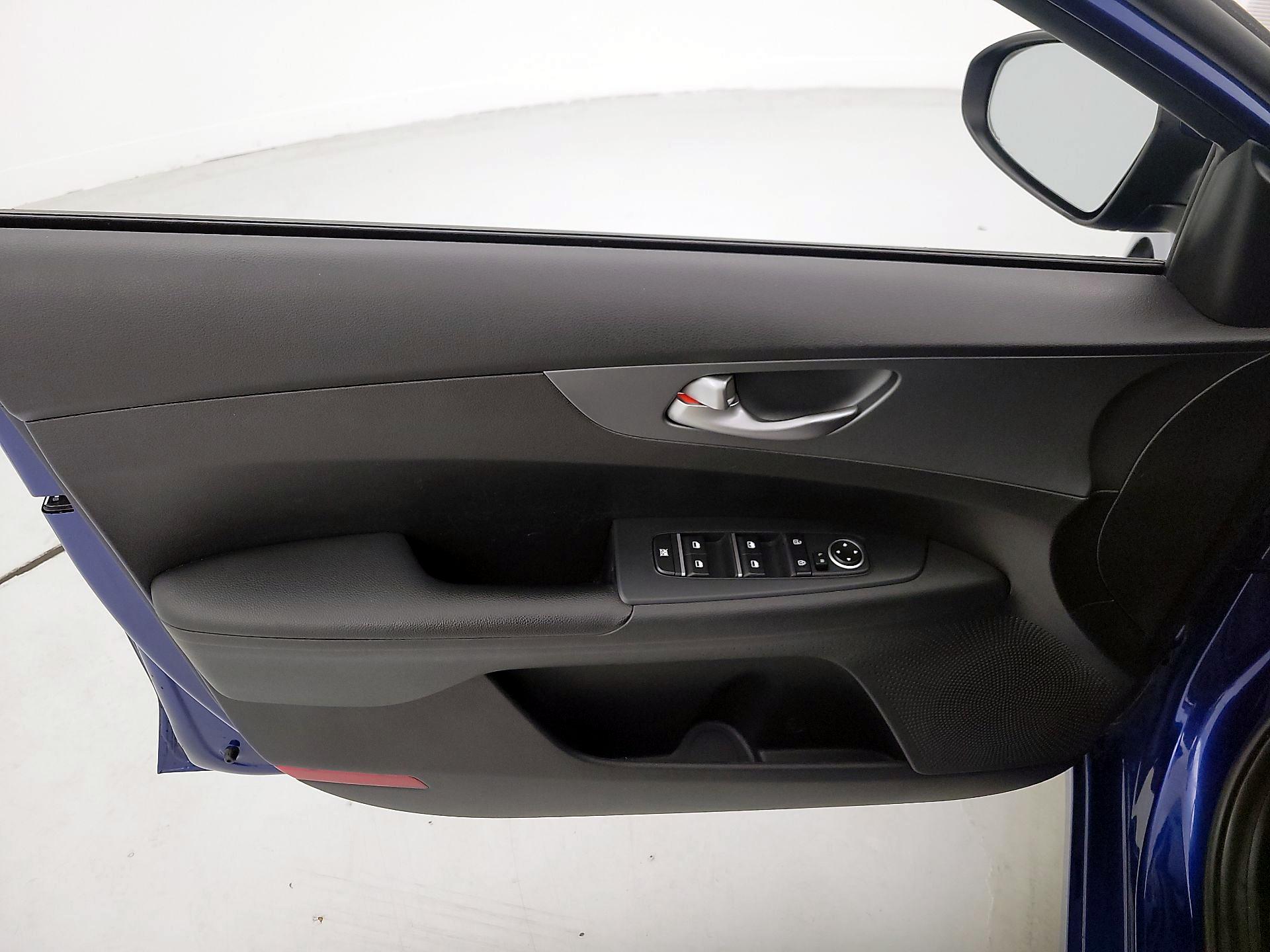 Thumbnail: 2021 Kia Forte - 12
