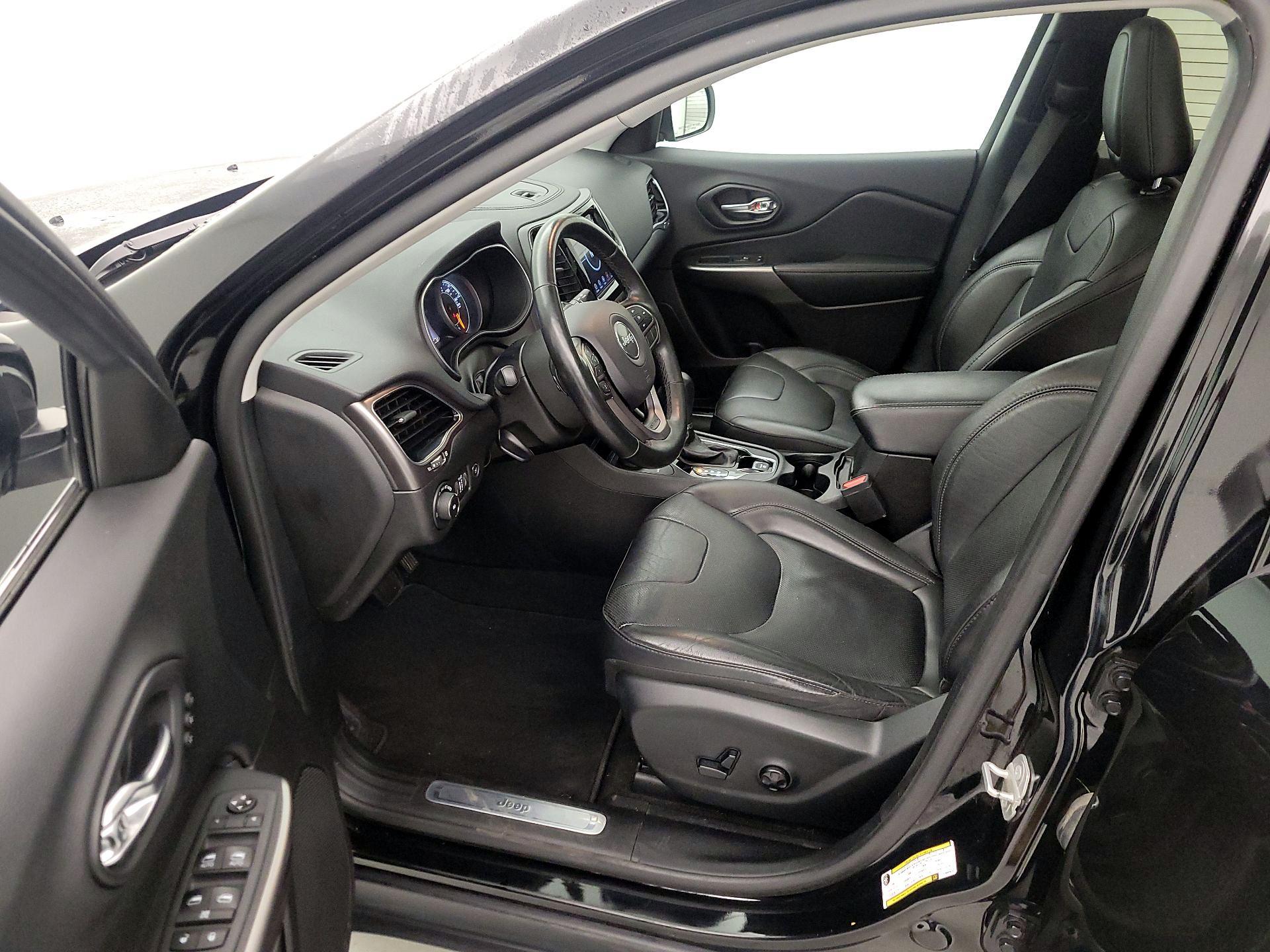 Thumbnail: 2020 Jeep Cherokee - 11