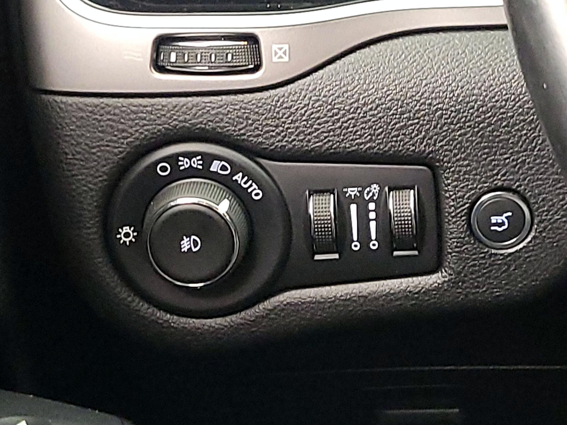 Thumbnail: 2020 Jeep Cherokee - 13