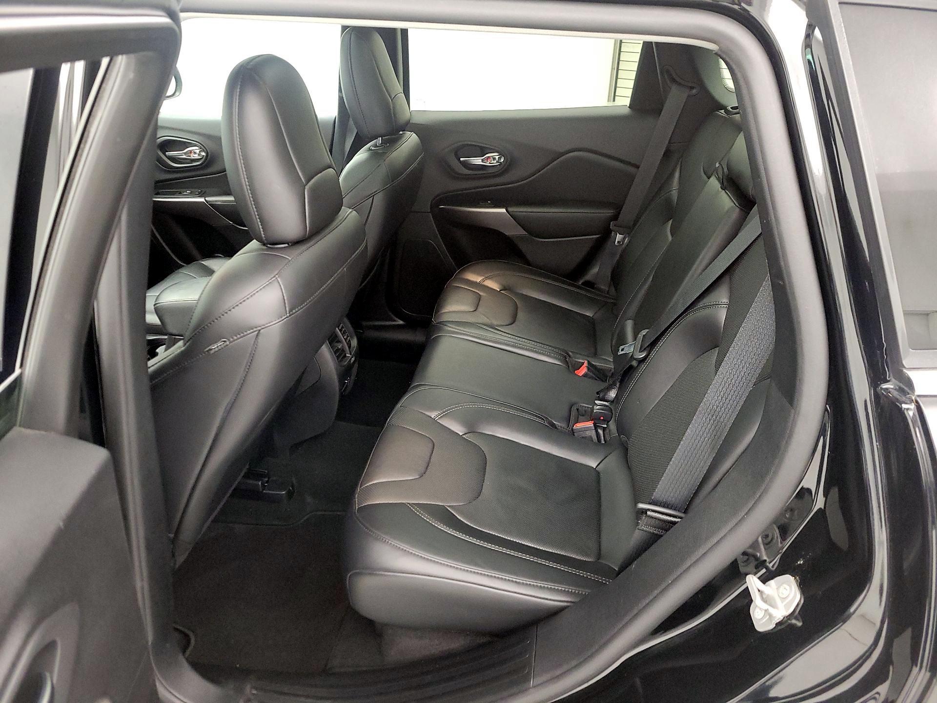 Thumbnail: 2020 Jeep Cherokee - 20