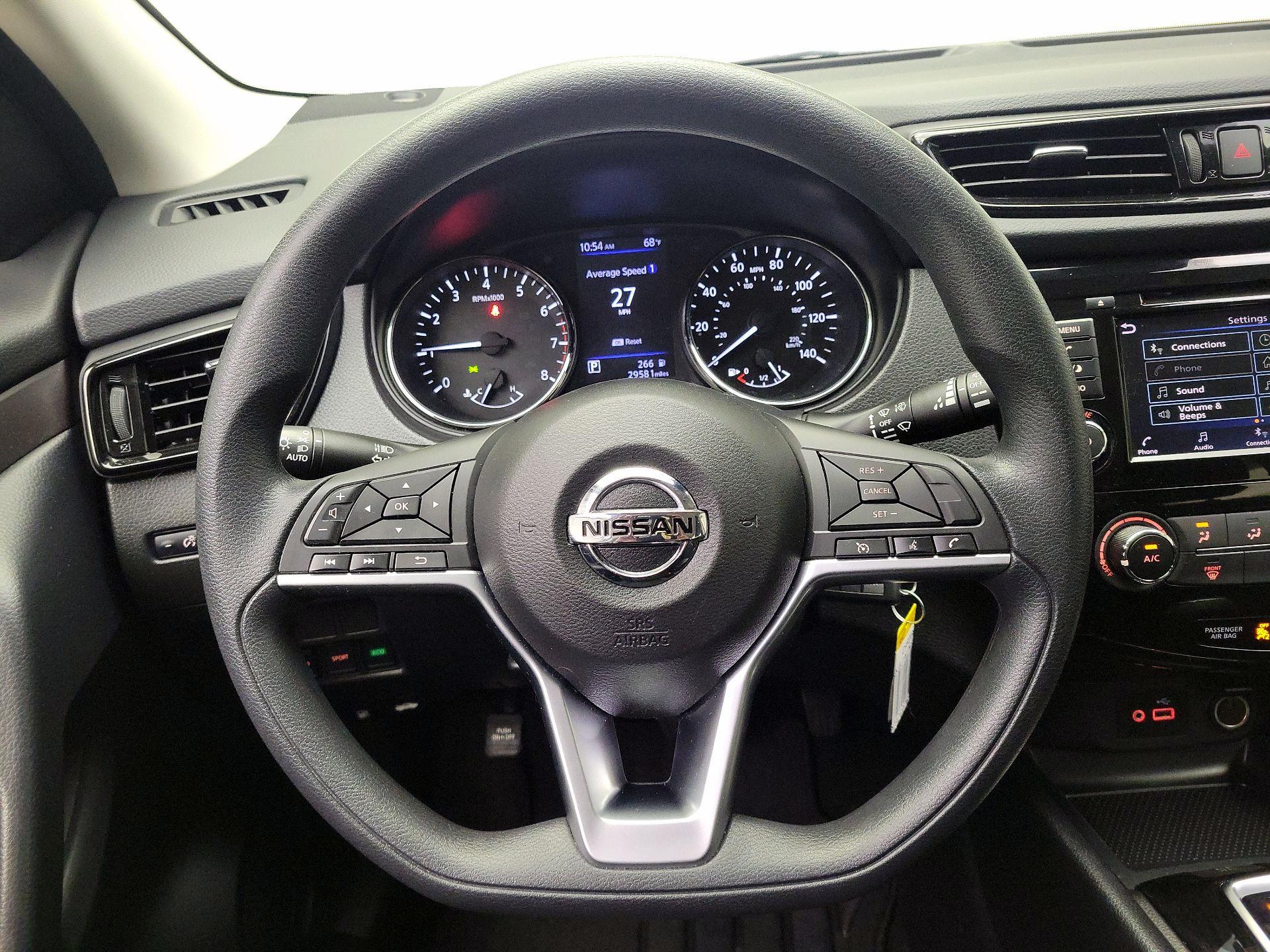Thumbnail: 2021 Nissan Rogue Sport - 10