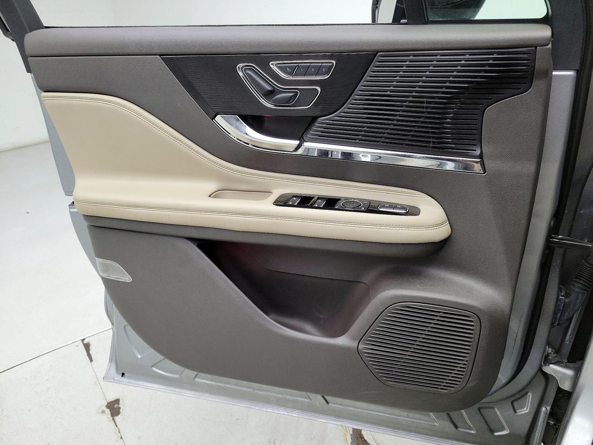 Thumbnail: 2022 Lincoln Corsair - 12