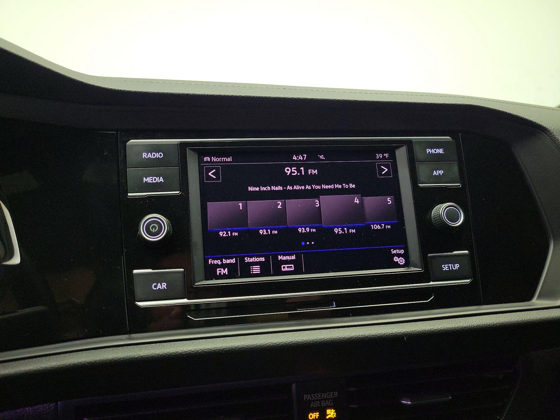 Thumbnail: 2019 Volkswagen Jetta - 15