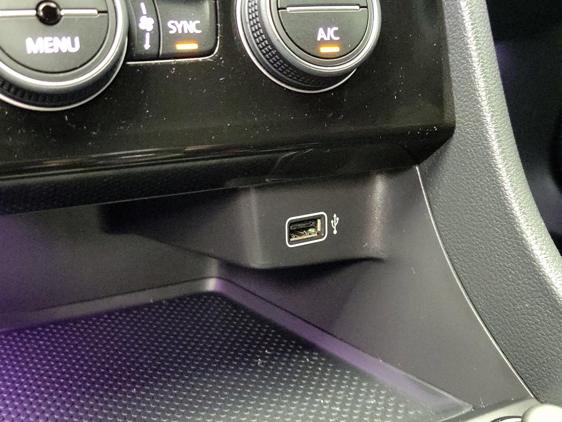 Thumbnail: 2019 Volkswagen Jetta - 18