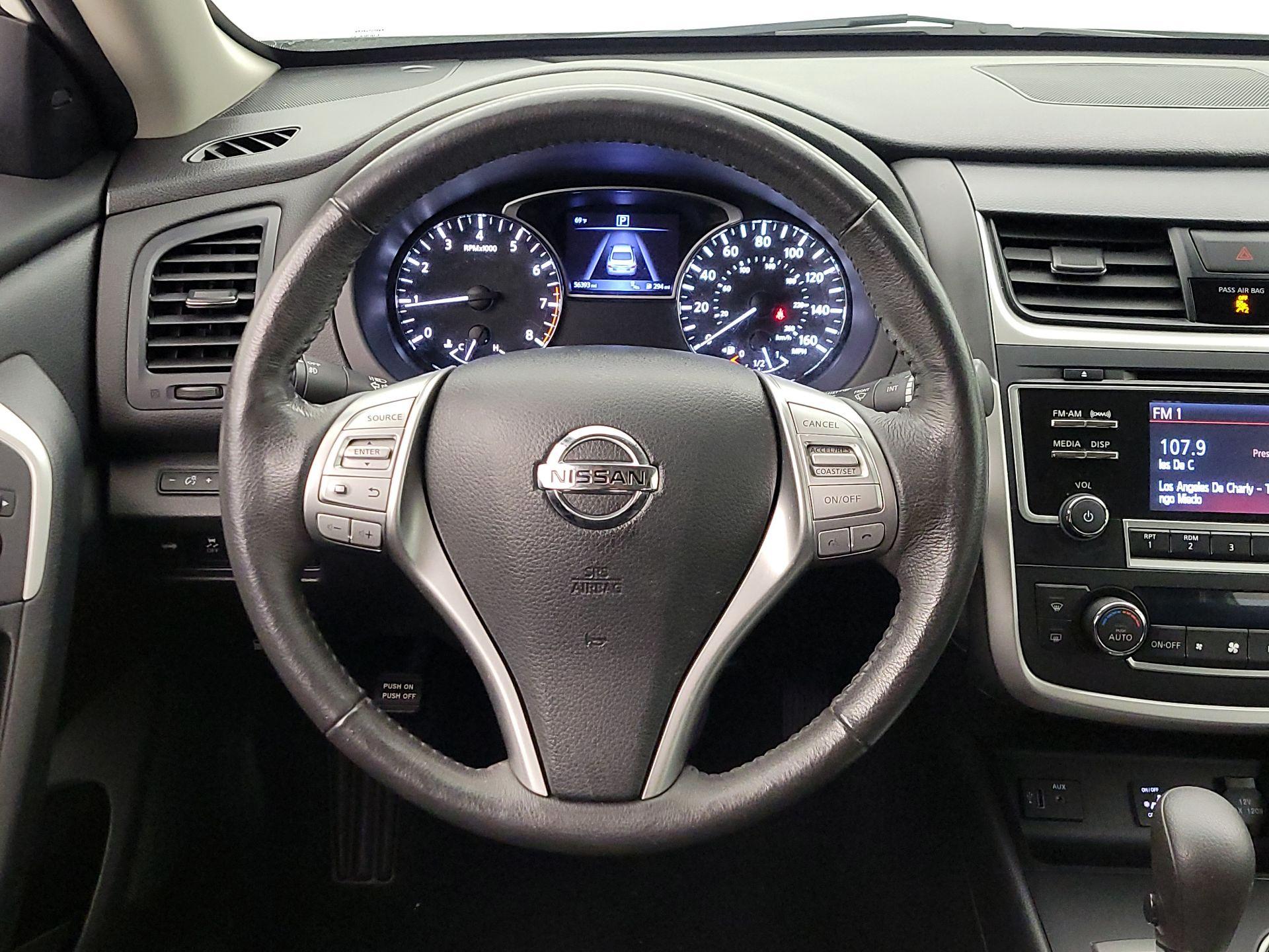 Thumbnail: 2017 Nissan Altima - 10