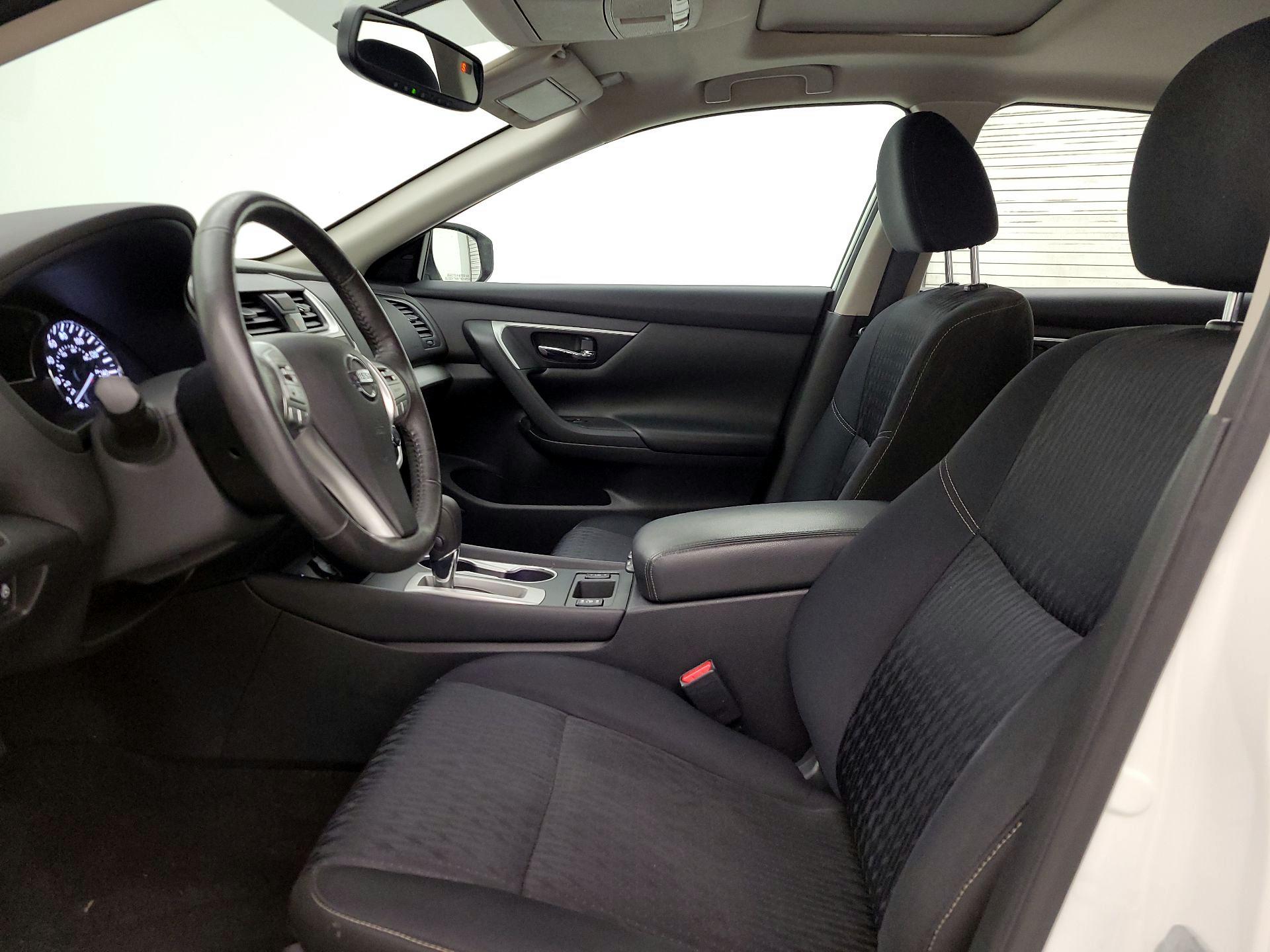 Thumbnail: 2017 Nissan Altima - 11