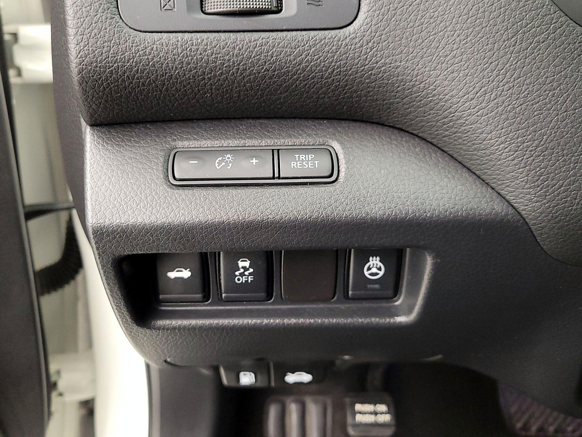 Thumbnail: 2017 Nissan Altima - 13