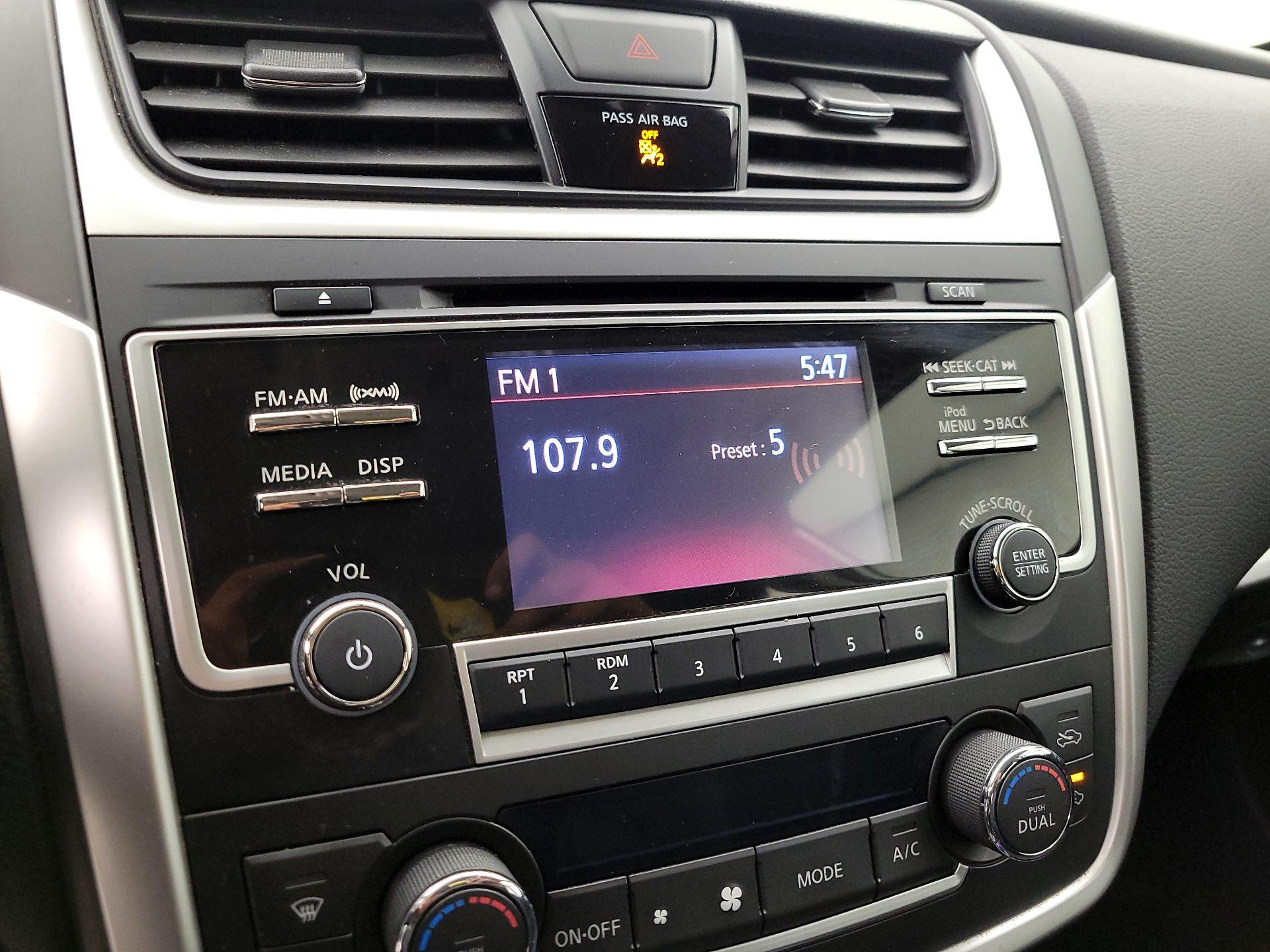 Thumbnail: 2017 Nissan Altima - 15