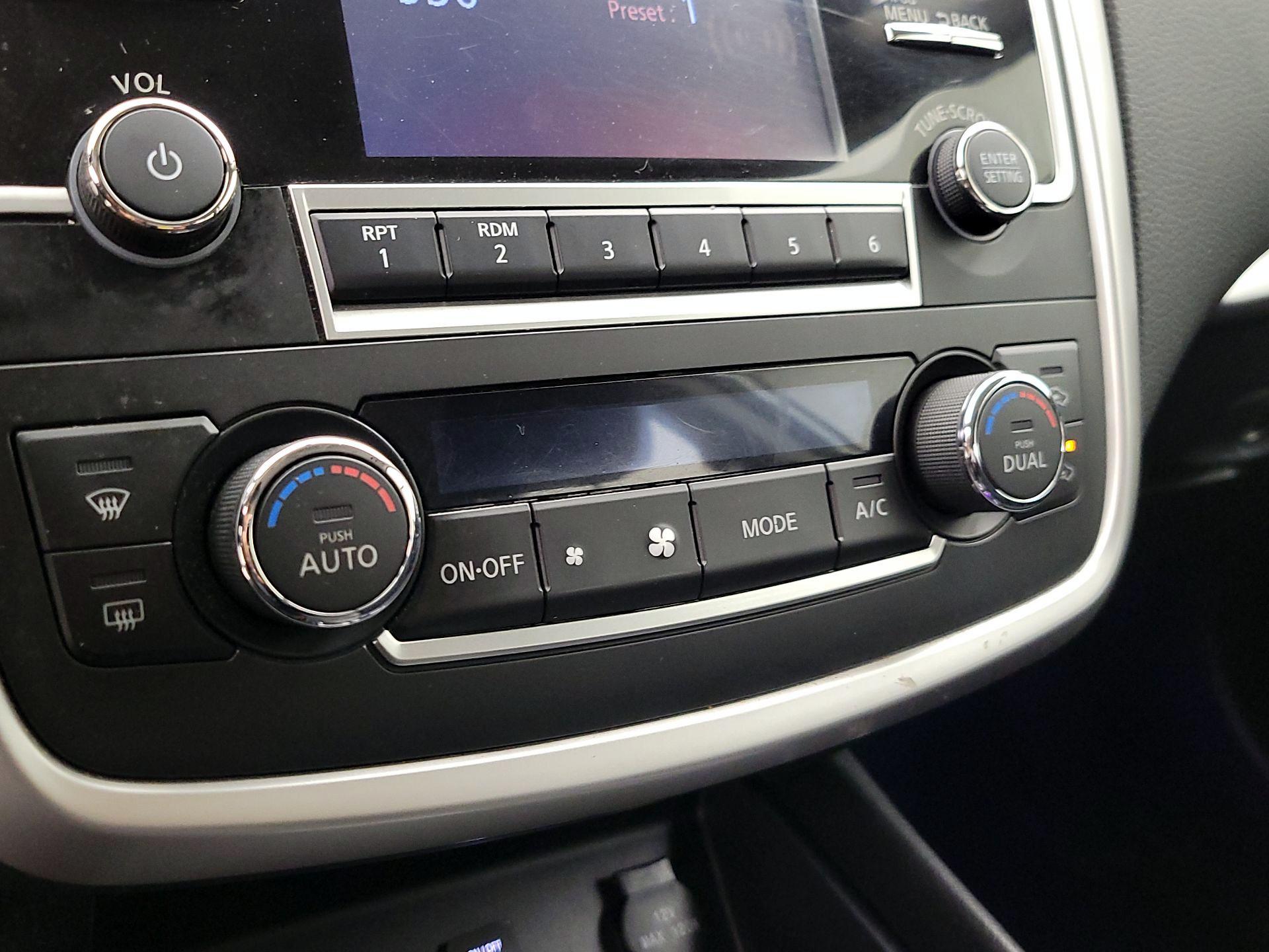 Thumbnail: 2017 Nissan Altima - 16