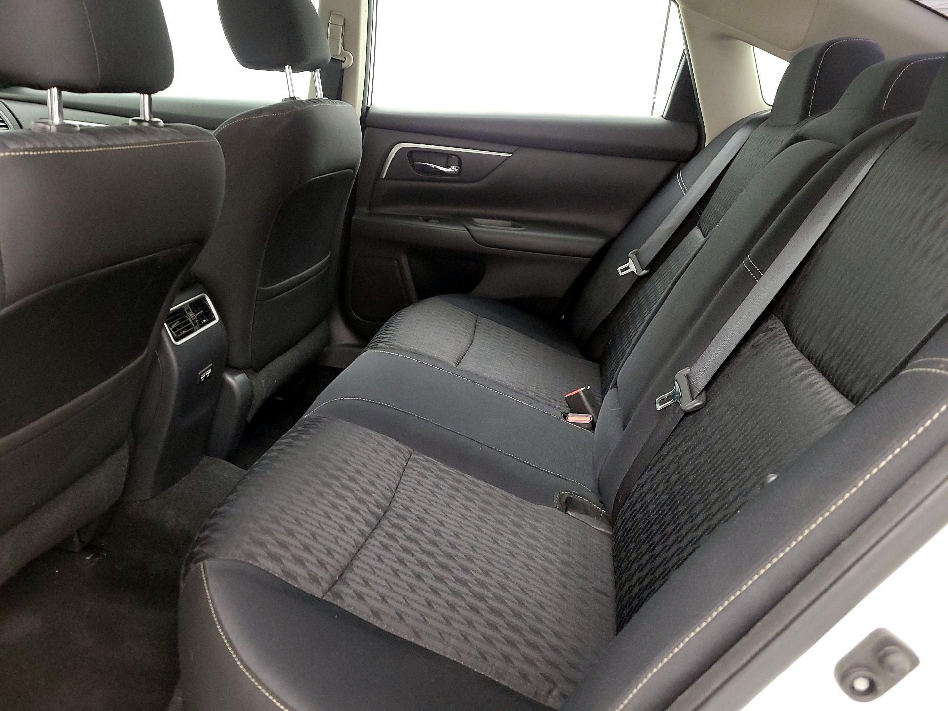 Thumbnail: 2017 Nissan Altima - 19