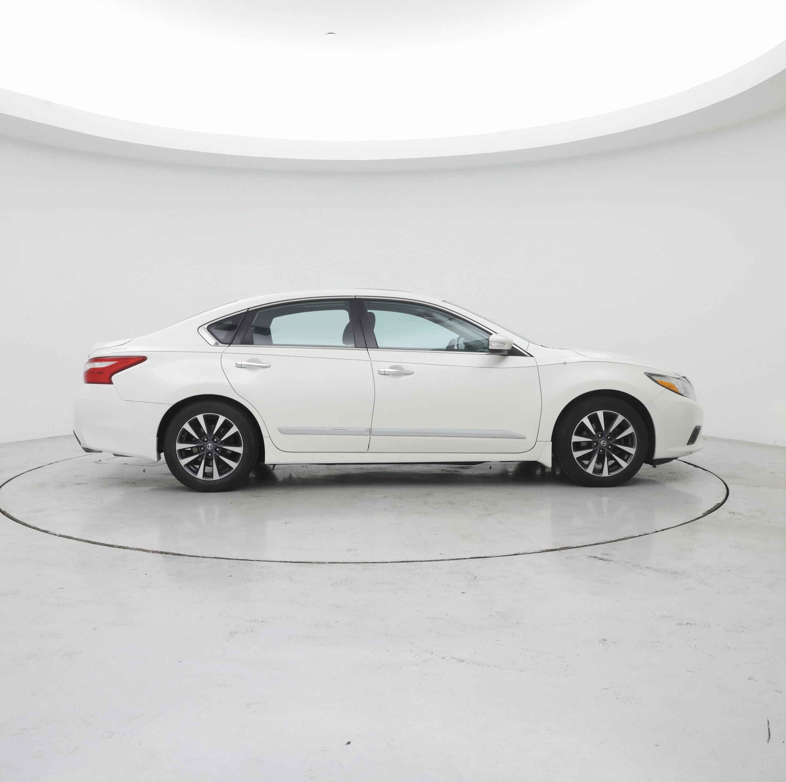 Thumbnail: 2017 Nissan Altima - 7