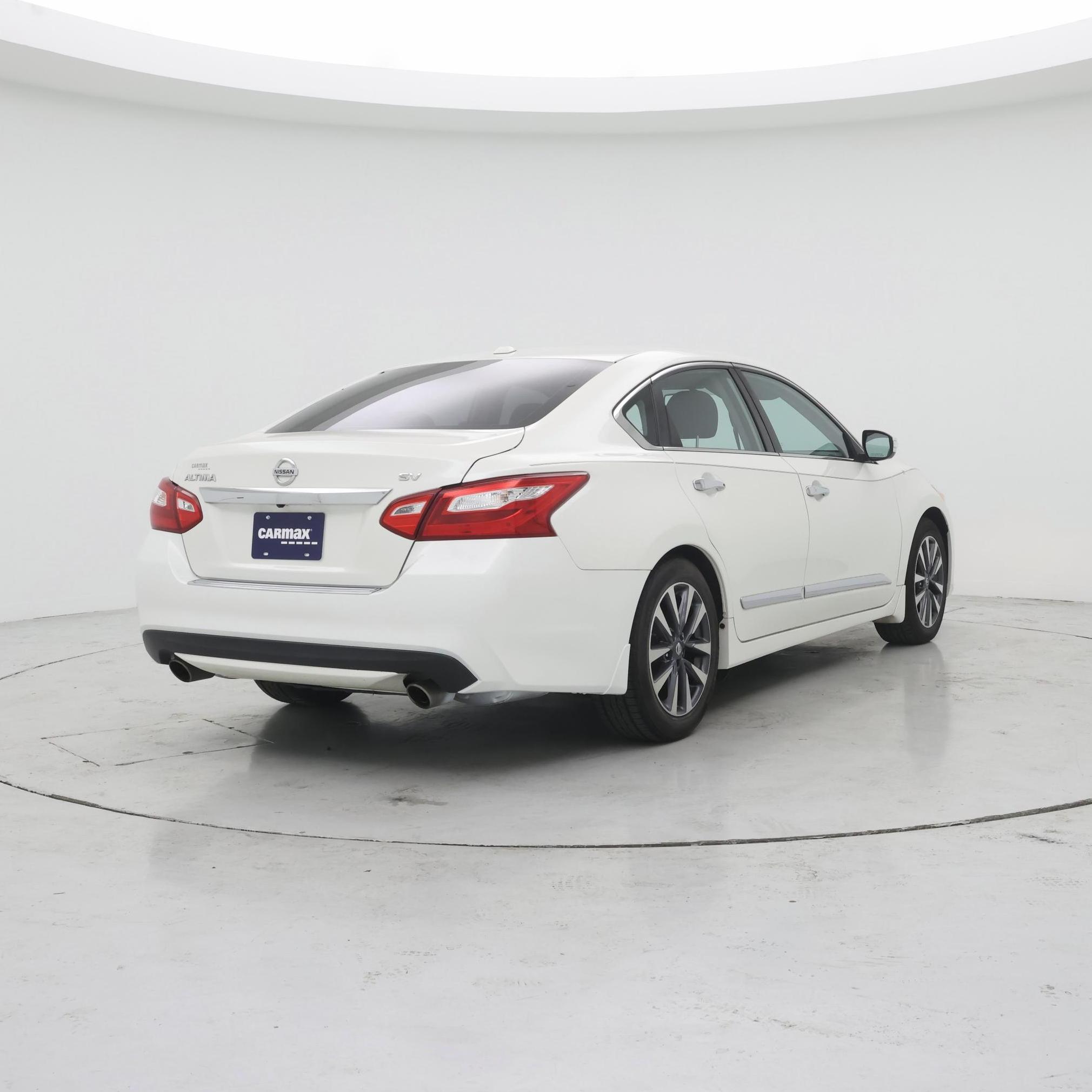 Thumbnail: 2017 Nissan Altima - 8