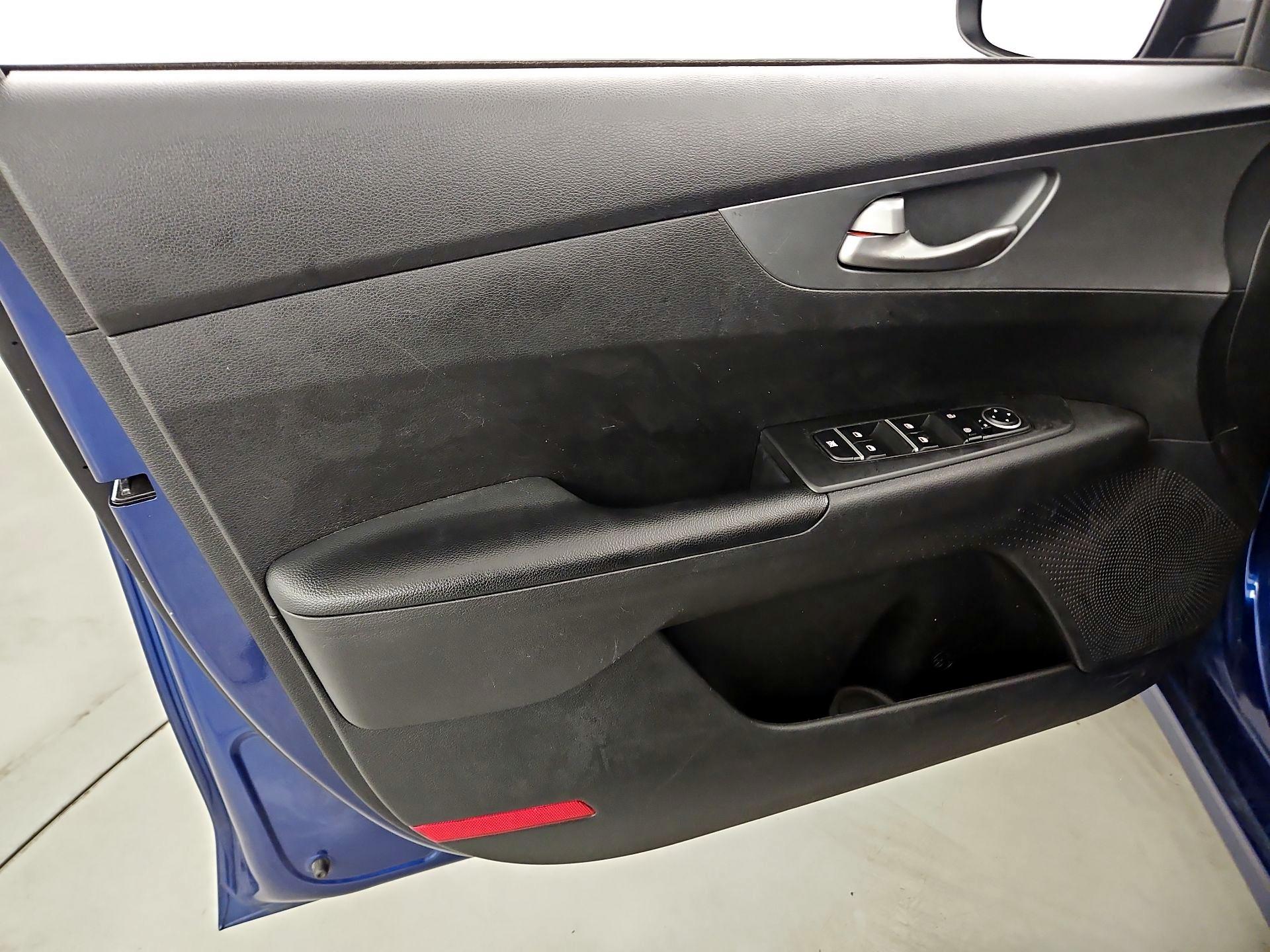 Thumbnail: 2021 Kia Forte - 12