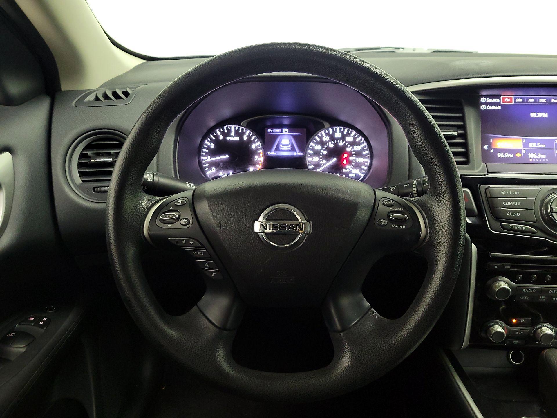 Thumbnail: 2017 Nissan Pathfinder - 10