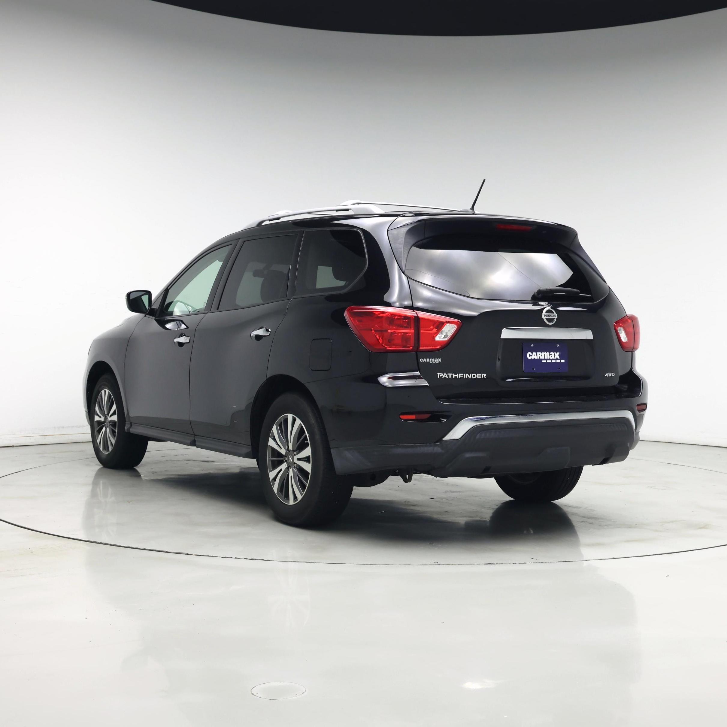 Thumbnail: 2017 Nissan Pathfinder - 2