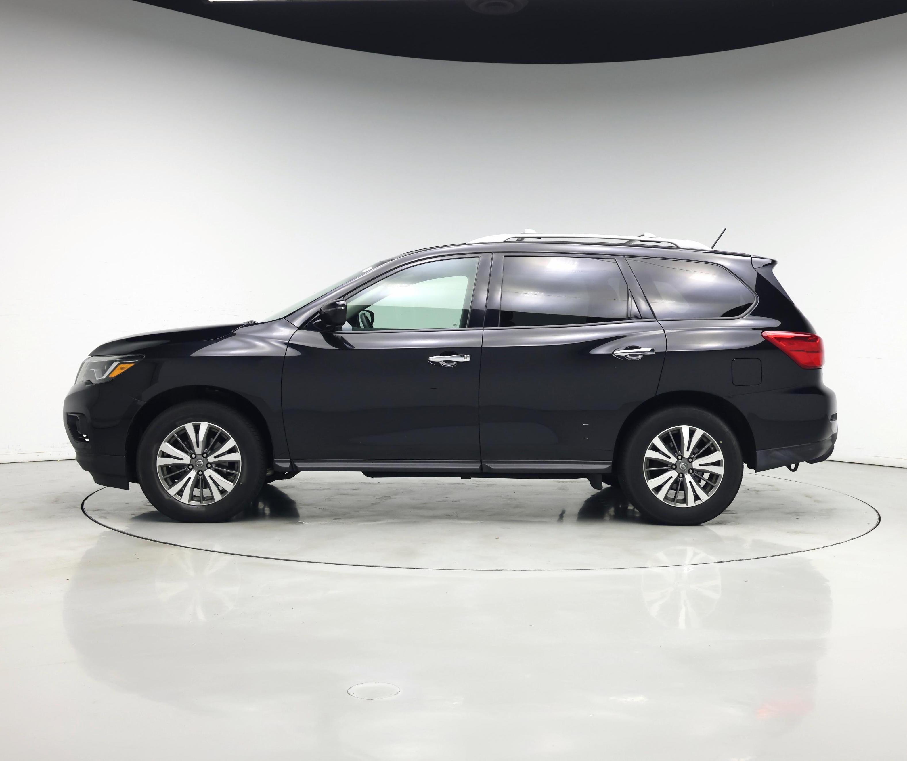 Thumbnail: 2017 Nissan Pathfinder - 3