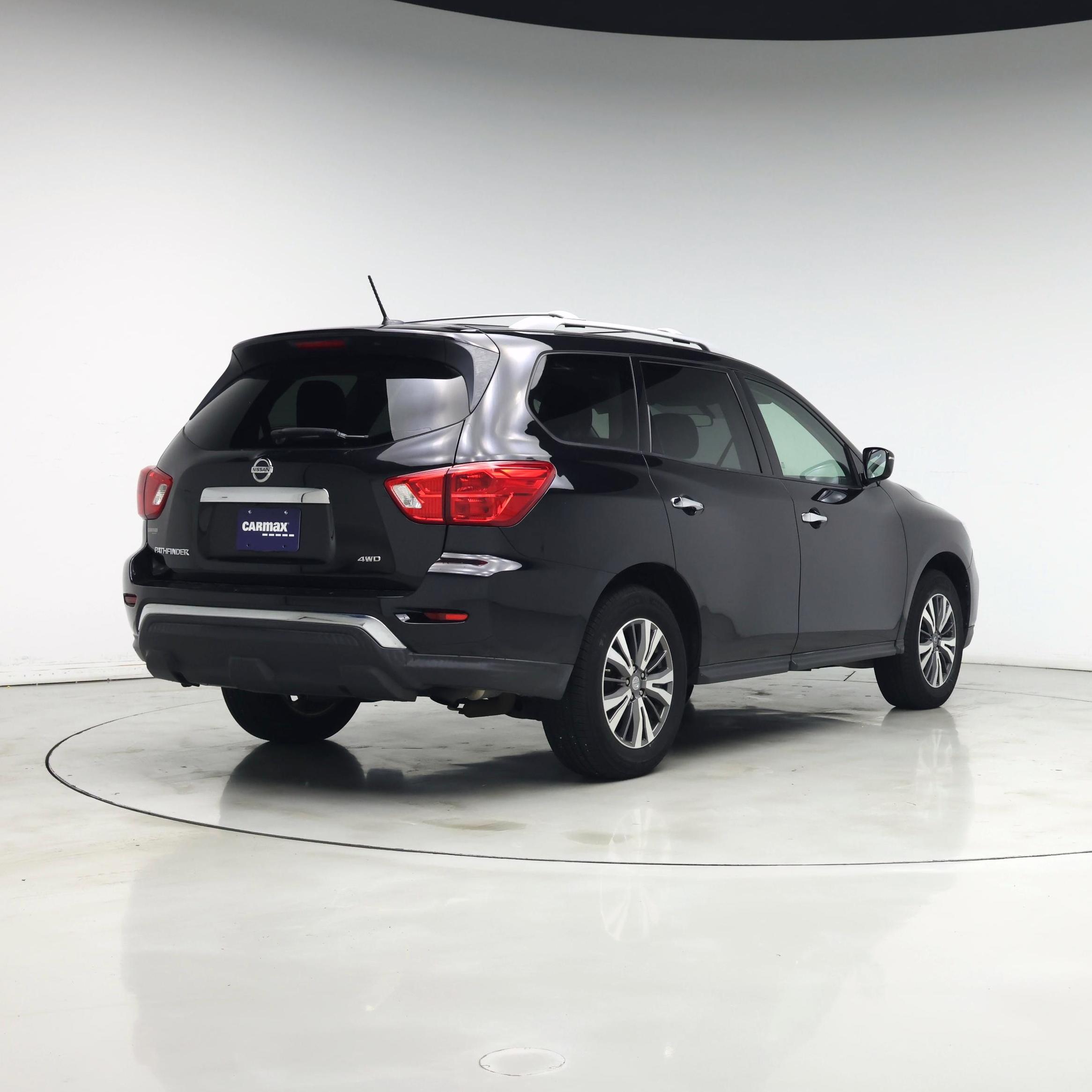 Thumbnail: 2017 Nissan Pathfinder - 8