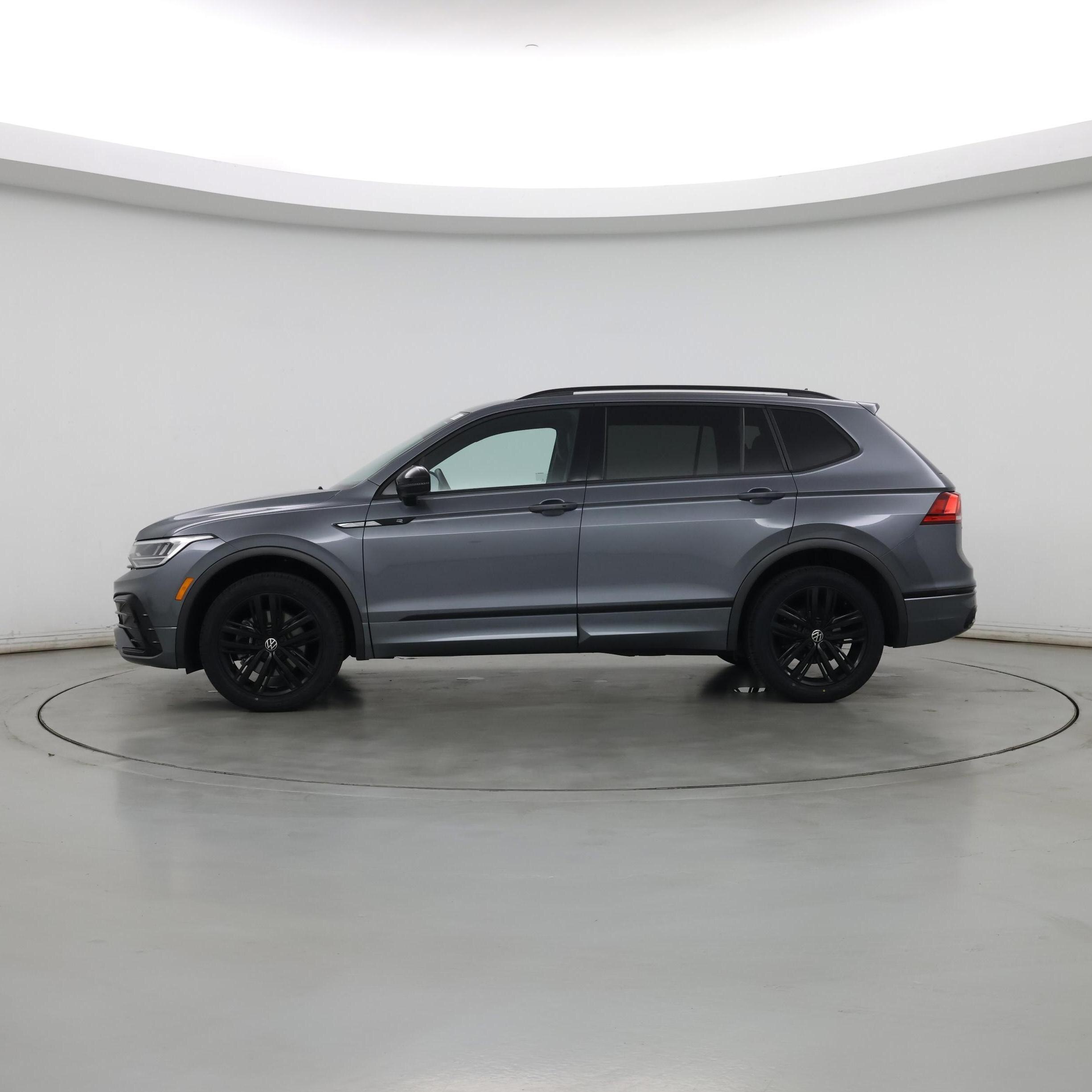 Thumbnail: 2022 Volkswagen Tiguan - 3