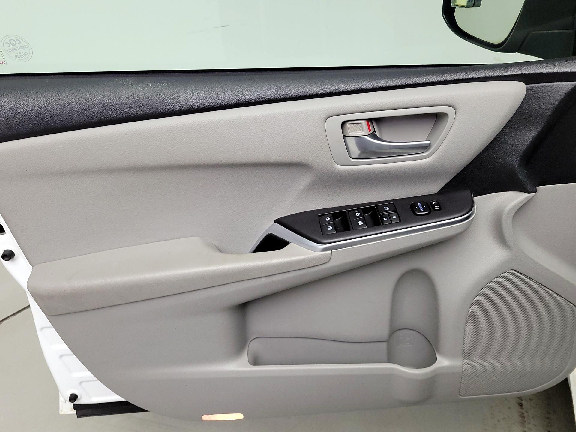 Thumbnail: 2015 Toyota Camry - 12