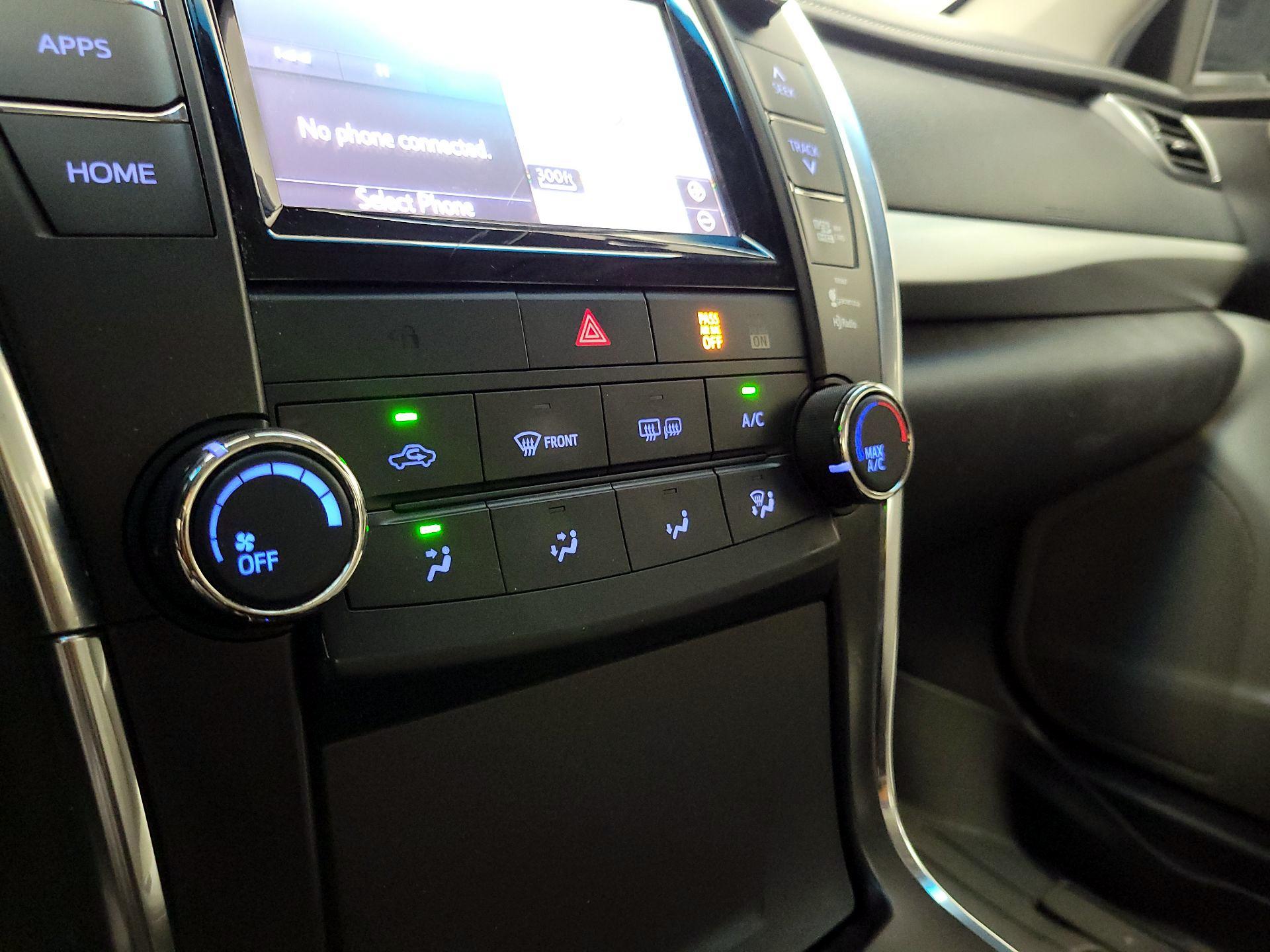 Thumbnail: 2015 Toyota Camry - 17