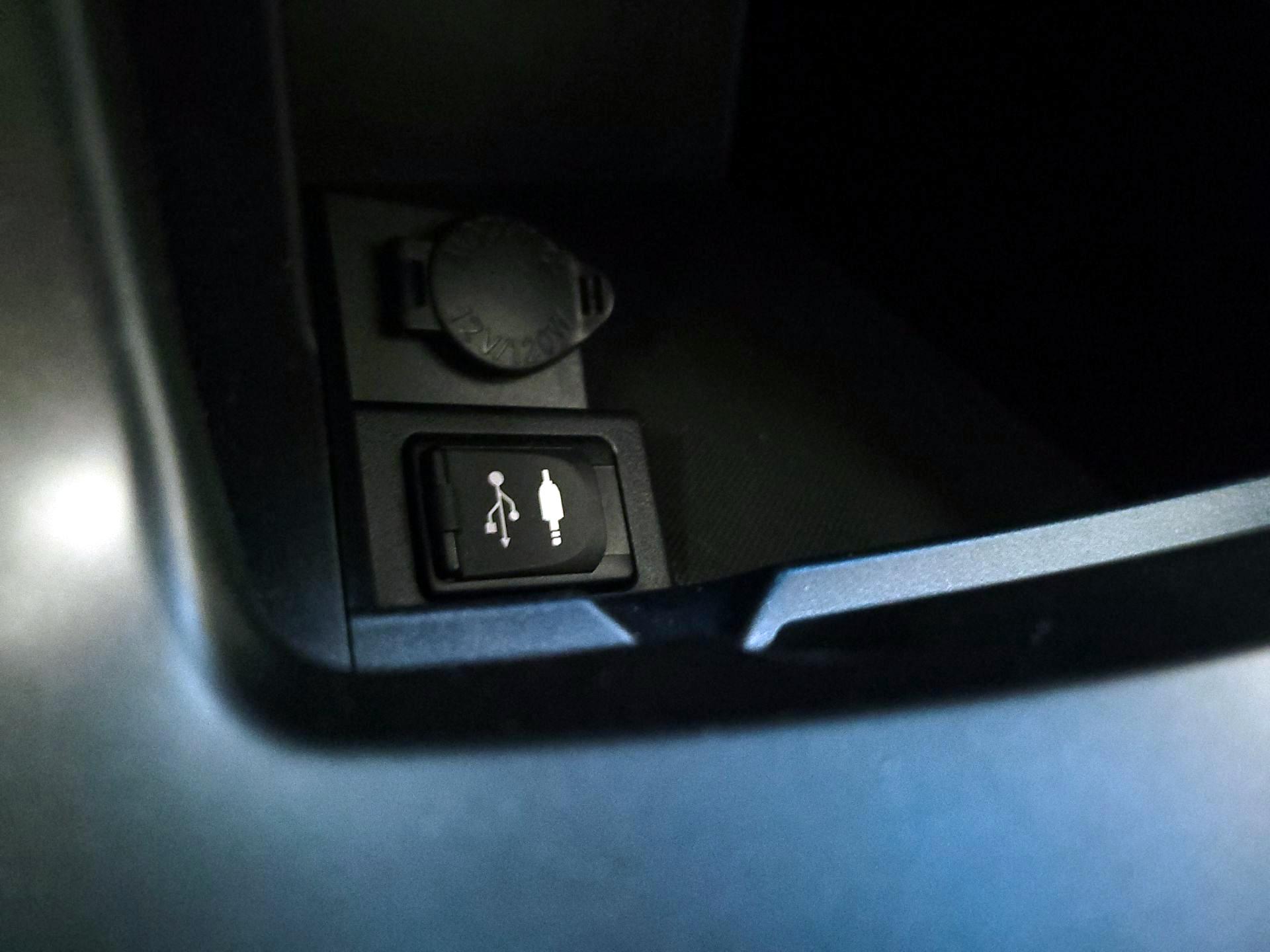 Thumbnail: 2015 Toyota Camry - 19