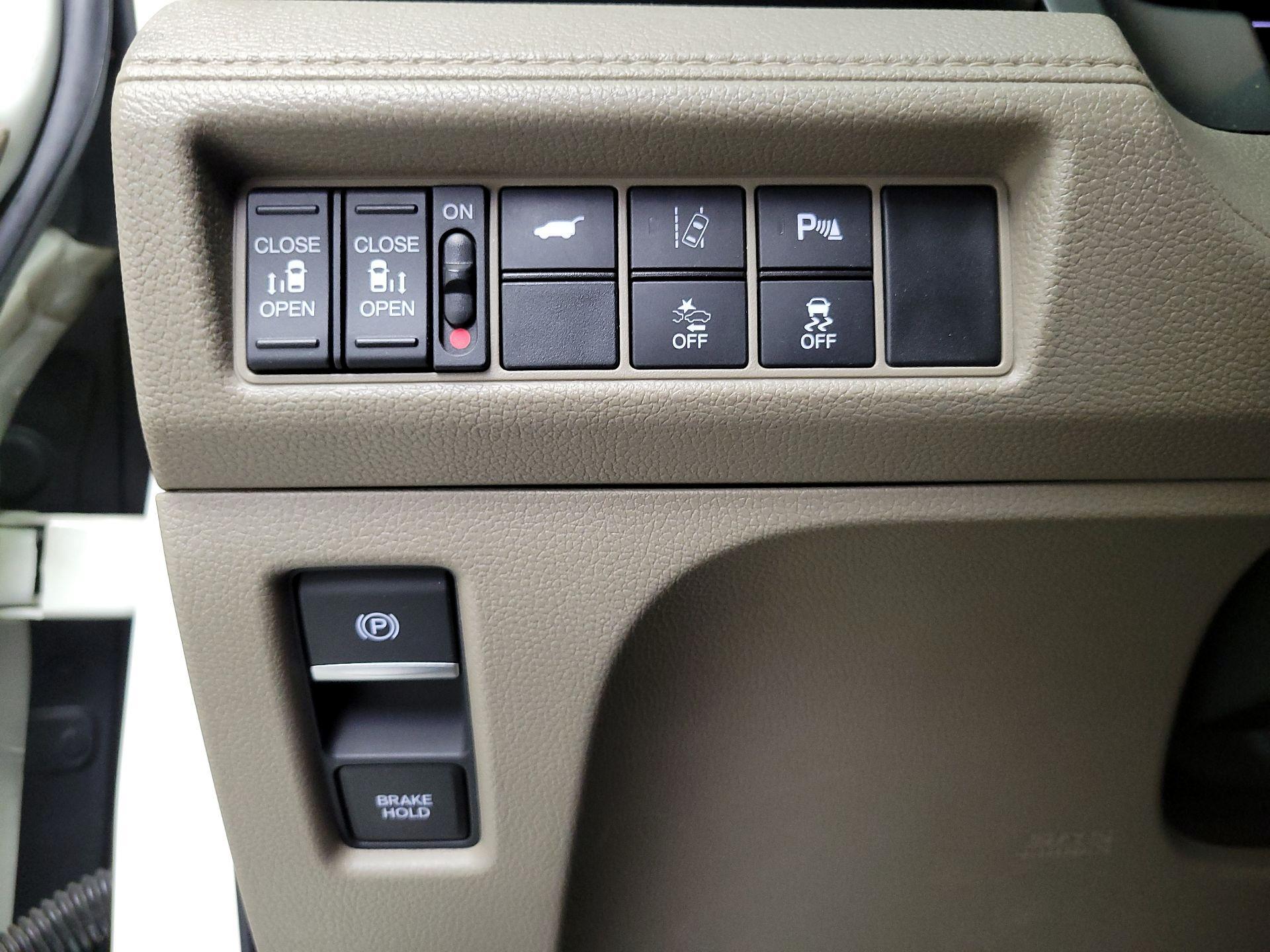 Thumbnail: 2018 Honda Odyssey - 13