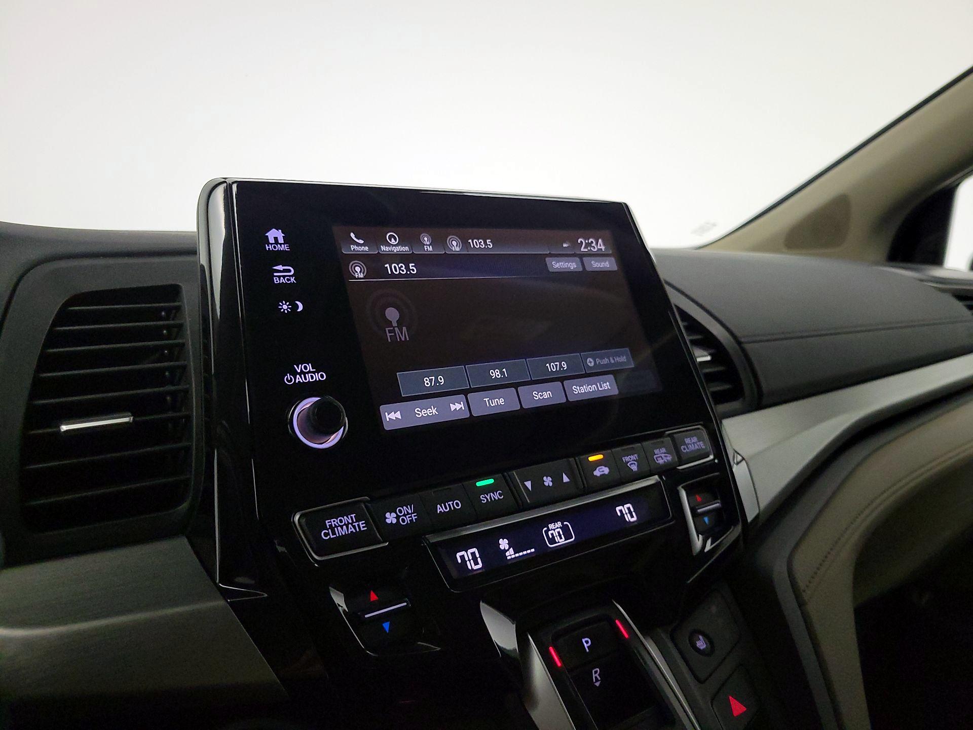 Thumbnail: 2018 Honda Odyssey - 16