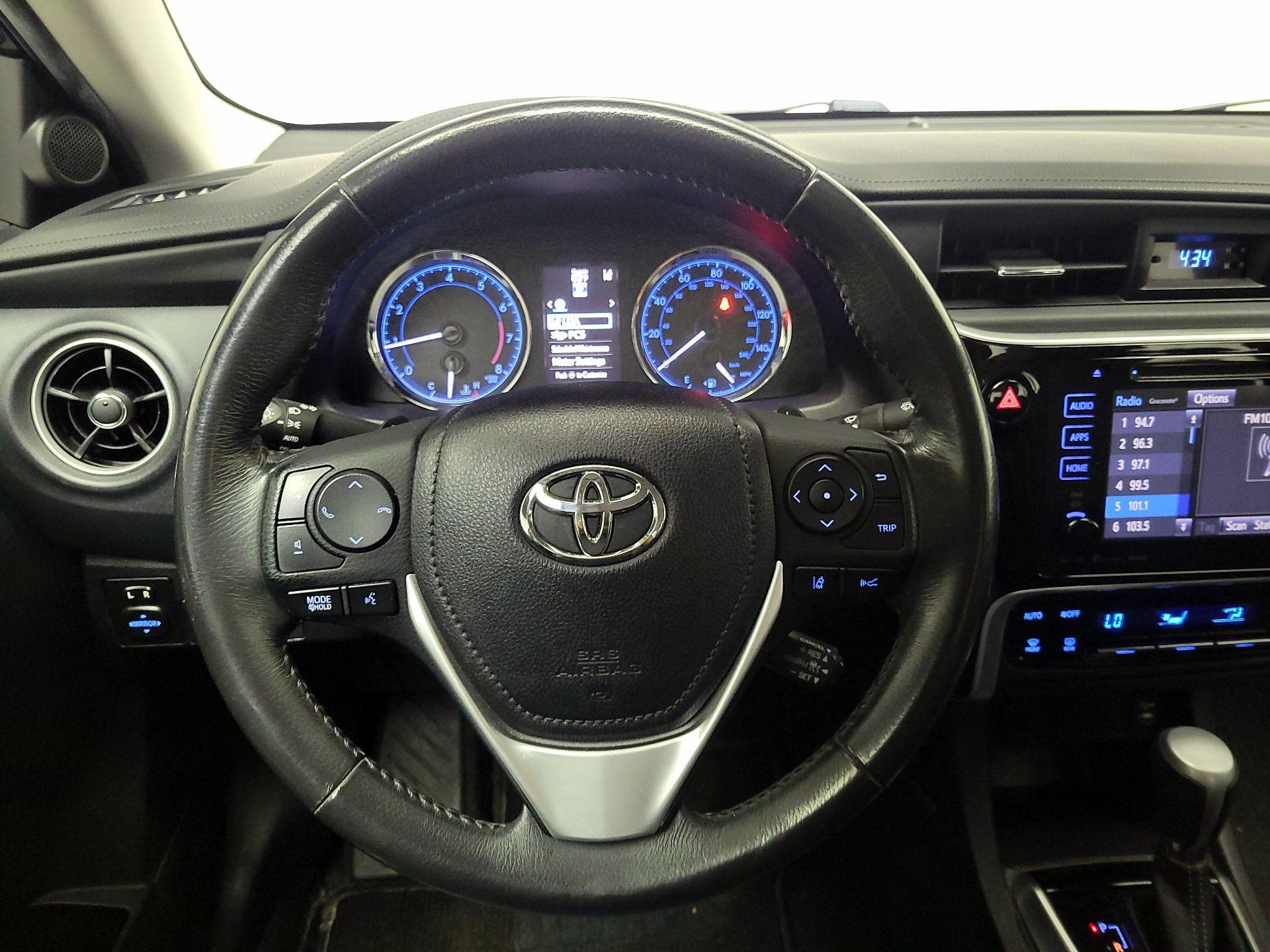 Thumbnail: 2017 Toyota Corolla - 10
