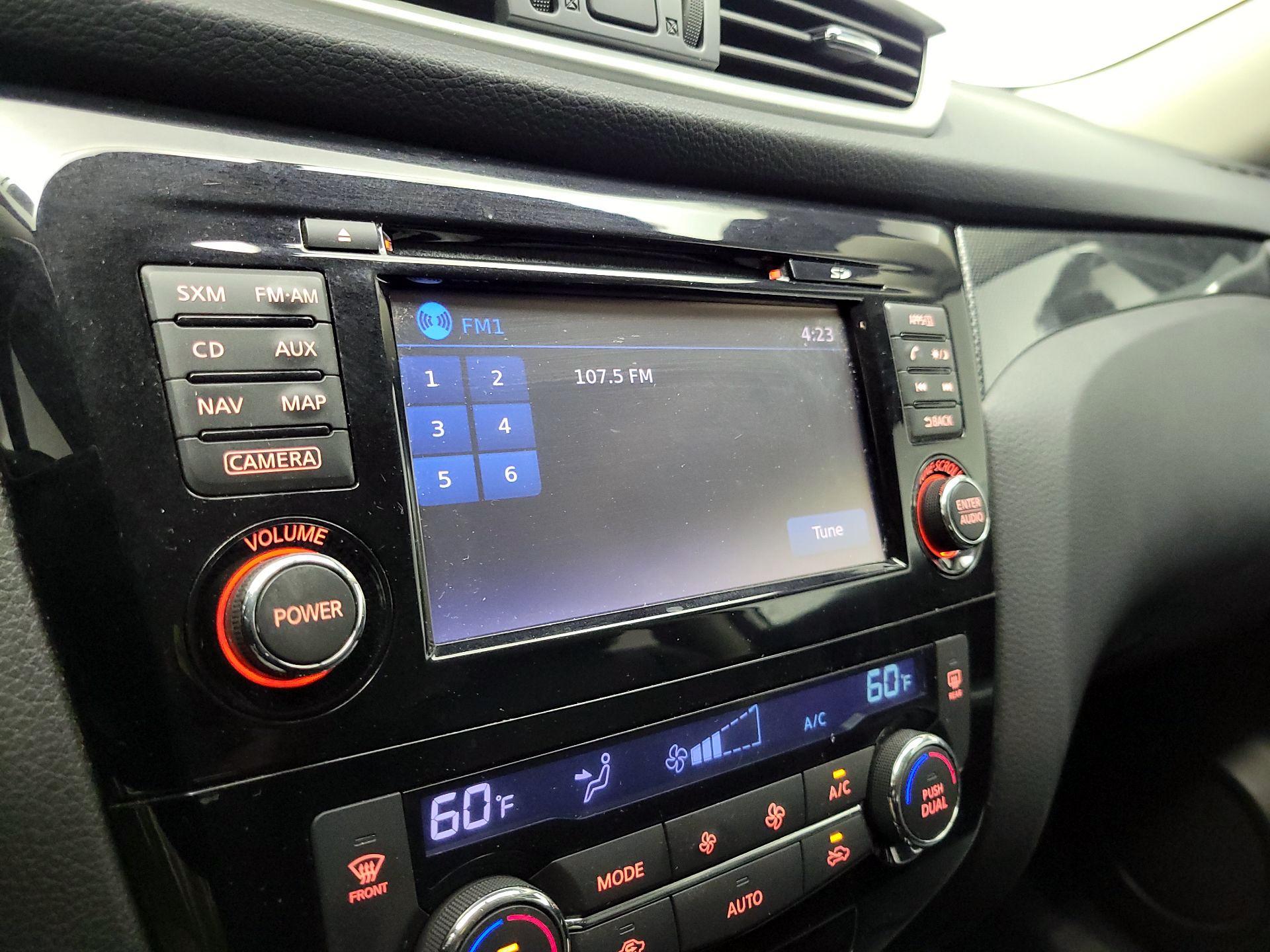 Thumbnail: 2015 Nissan Rogue - 16