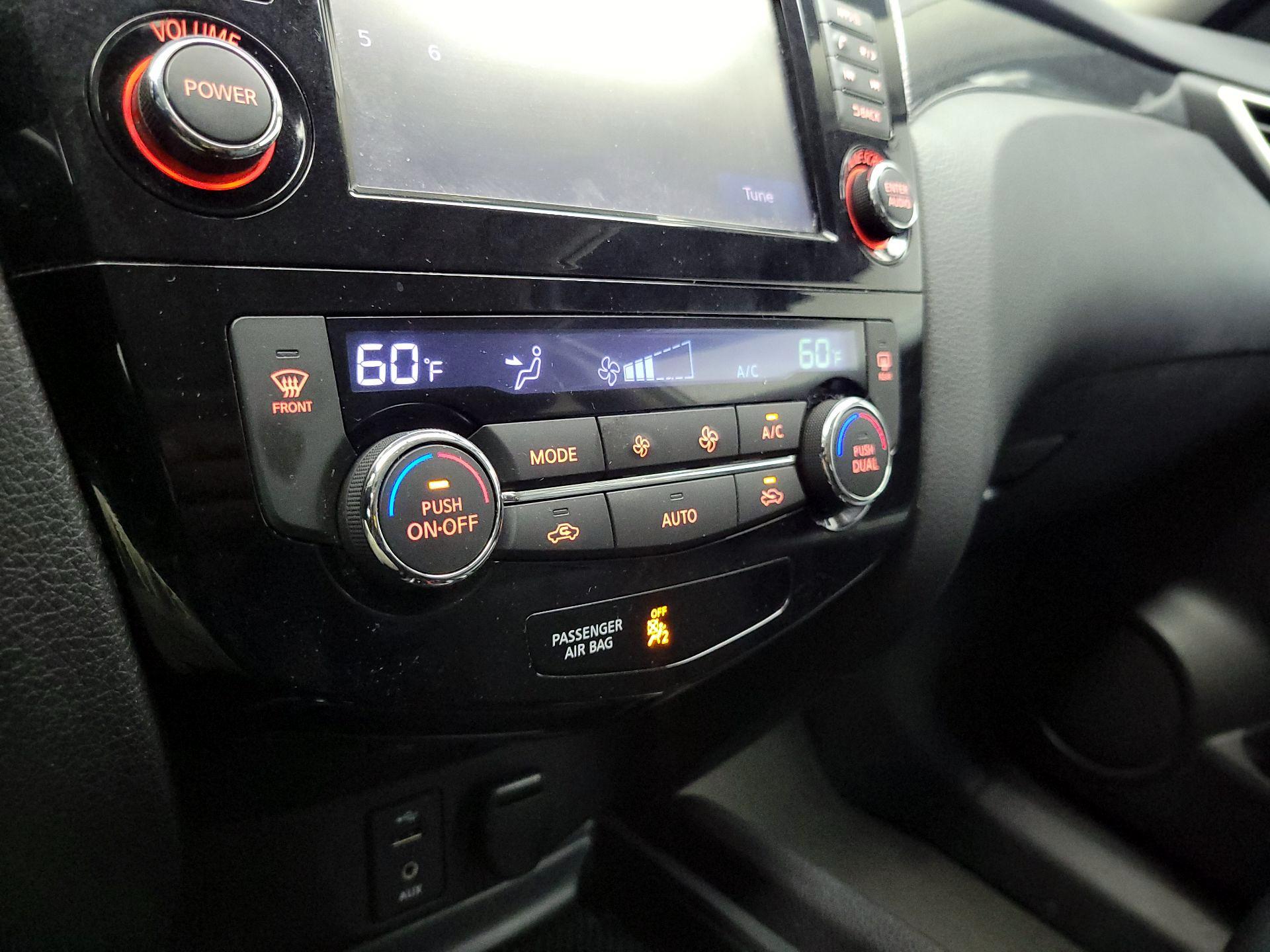 Thumbnail: 2015 Nissan Rogue - 17