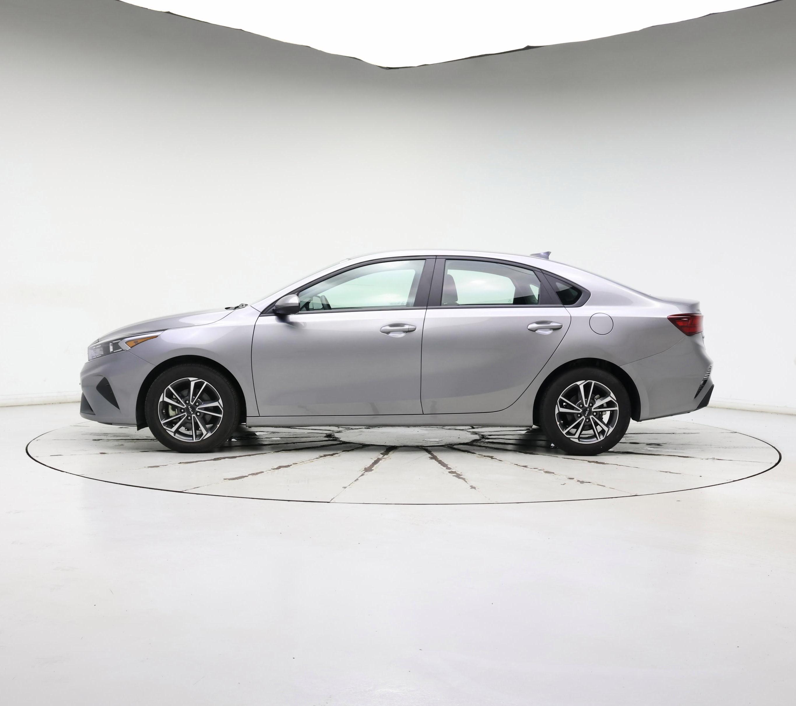 Thumbnail: 2023 Kia Forte - 3