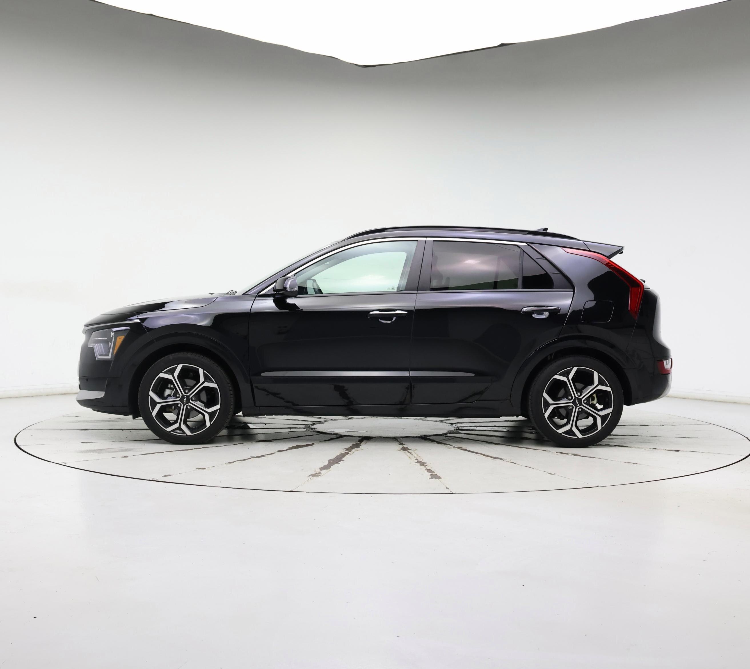 Thumbnail: 2023 Kia Niro - 3