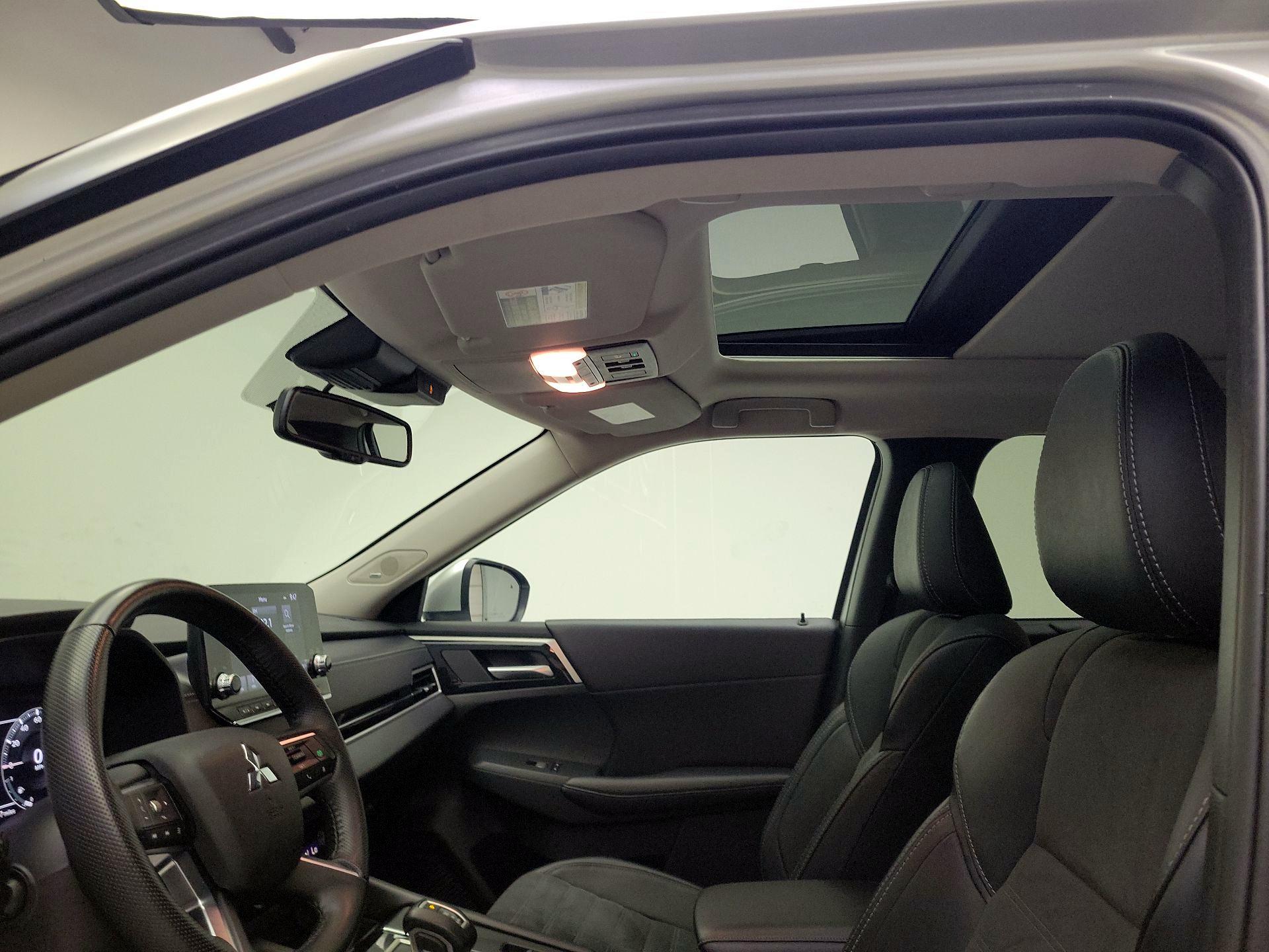 Thumbnail: 2024 Mitsubishi Outlander - 19