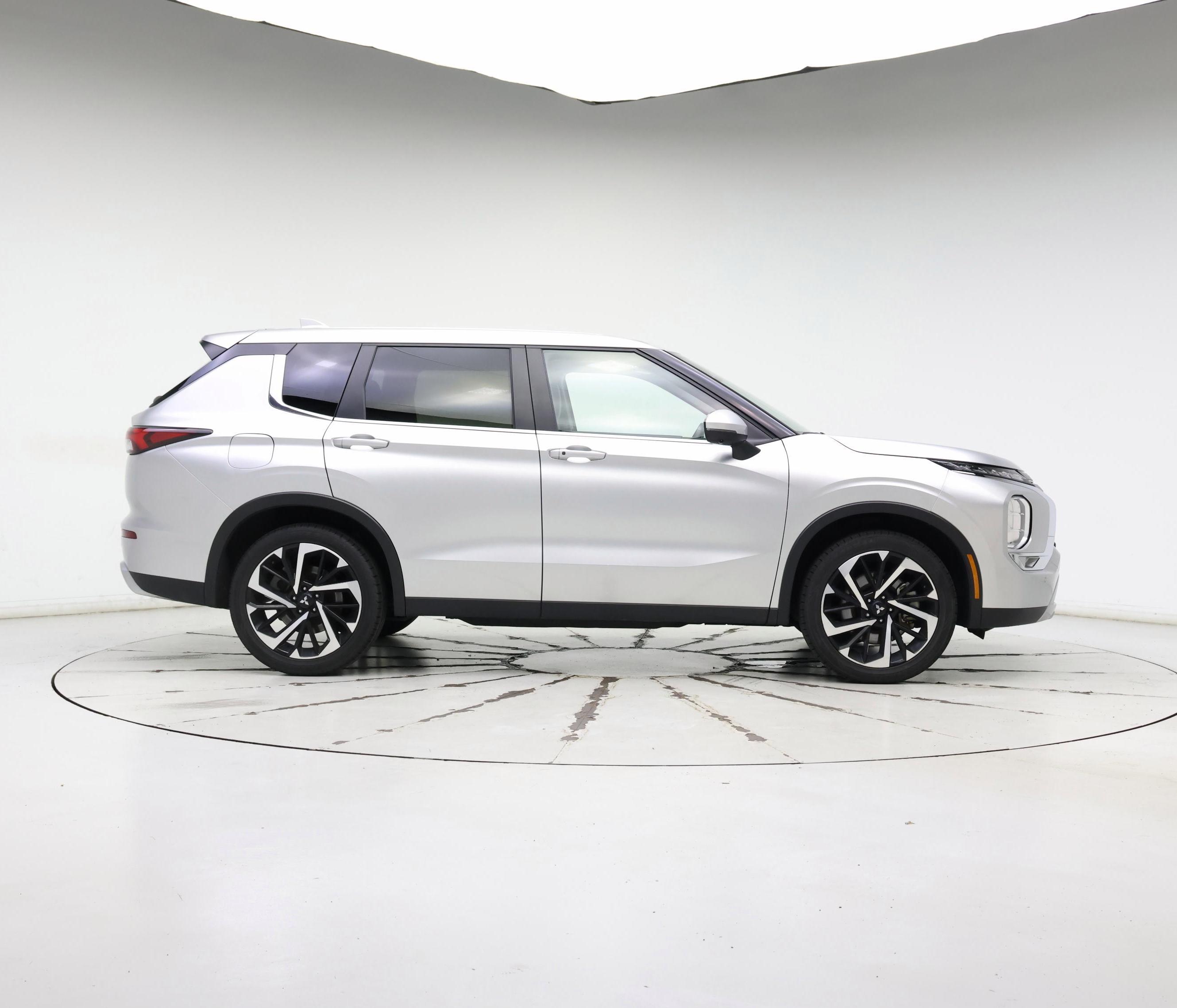 Thumbnail: 2024 Mitsubishi Outlander - 7